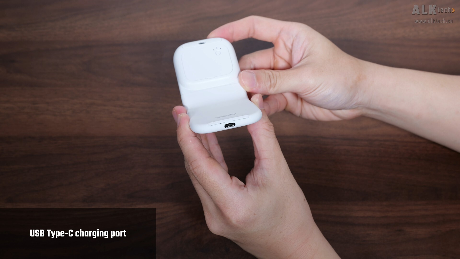 Logitech Mobi Fold USB Type-C Charging Port