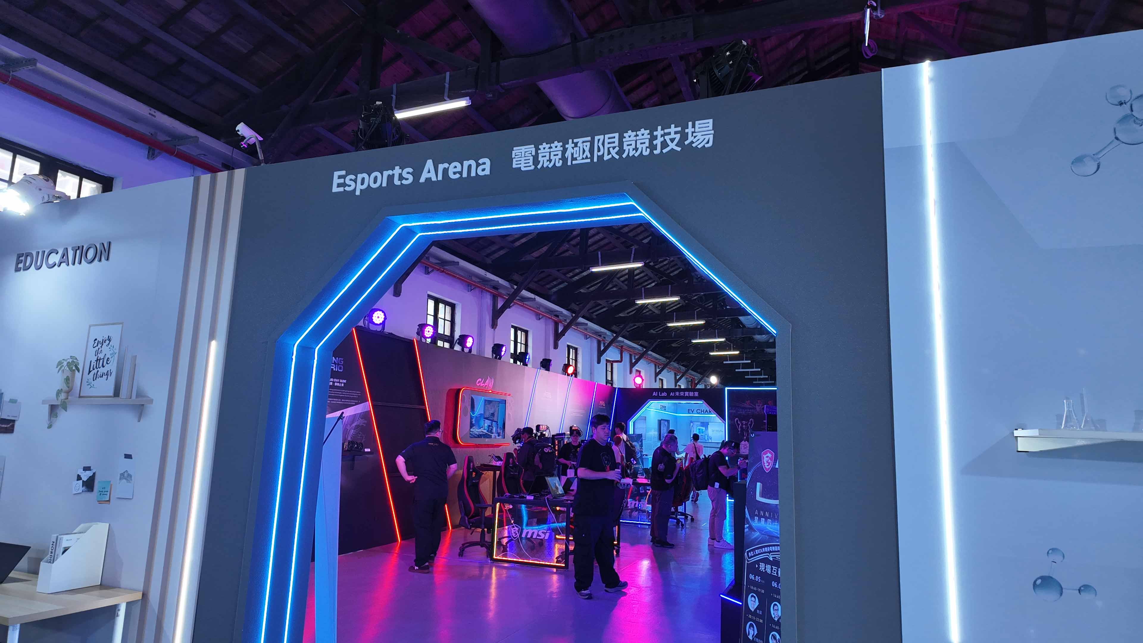MSI 40th Anniversary Exhibition eSports Arena (1)