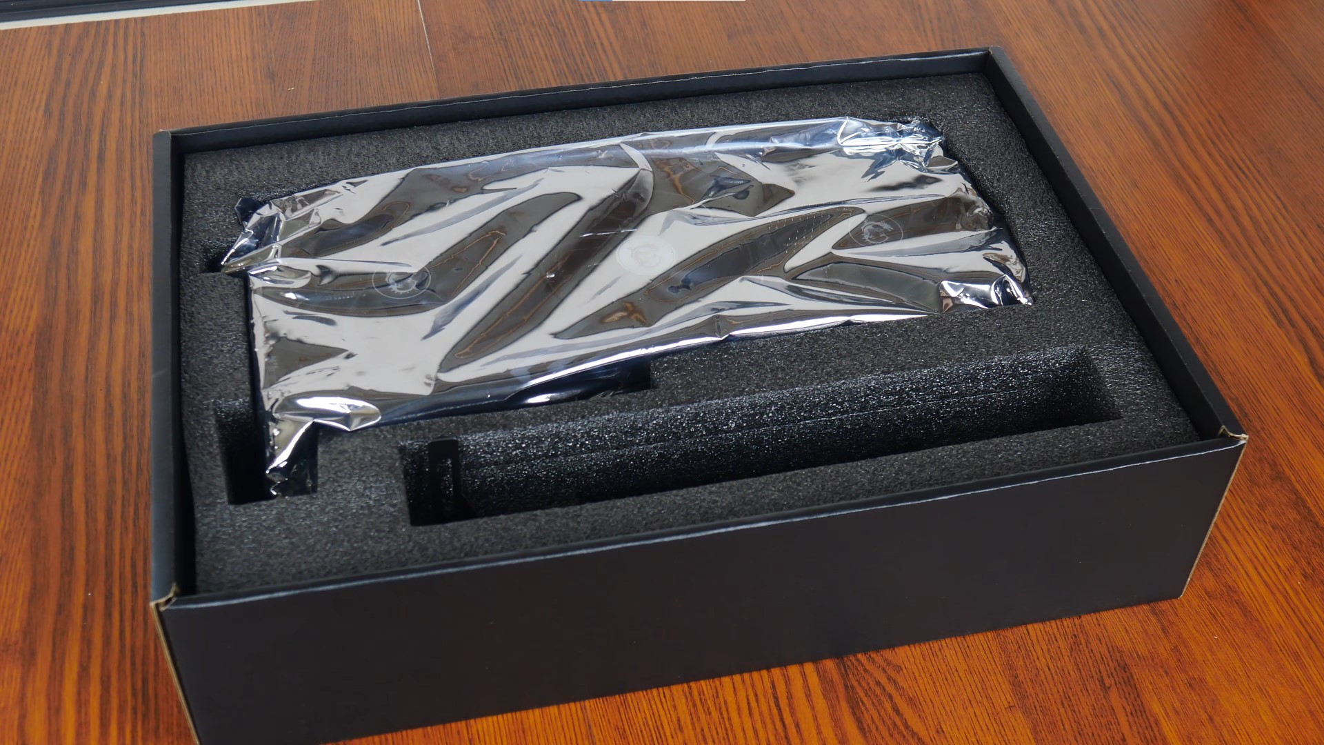 MSI GeForce RTX 4070 GAMING X TRIO 12G Packaging (Contents)