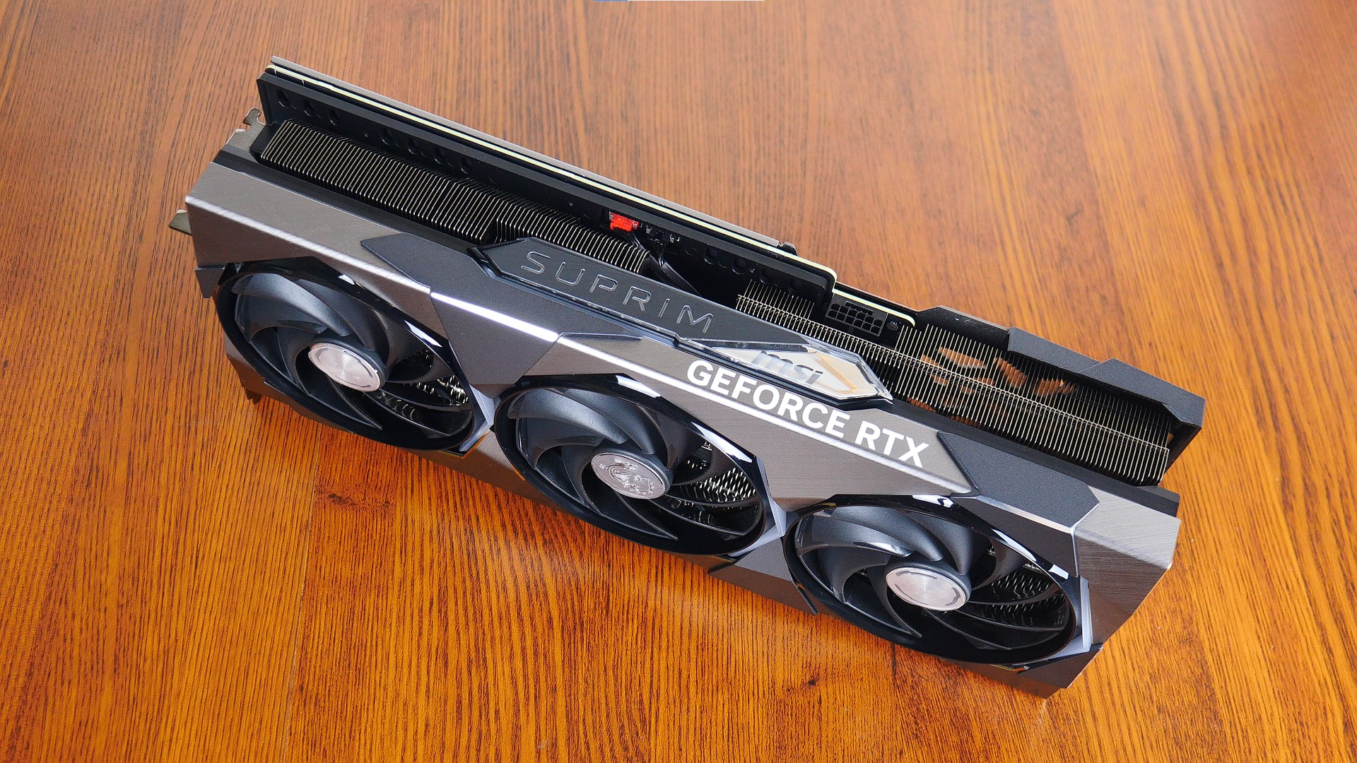 MSI GeForce RTX 4070 Ti SUPRIM X 12G Aesthetics (3)