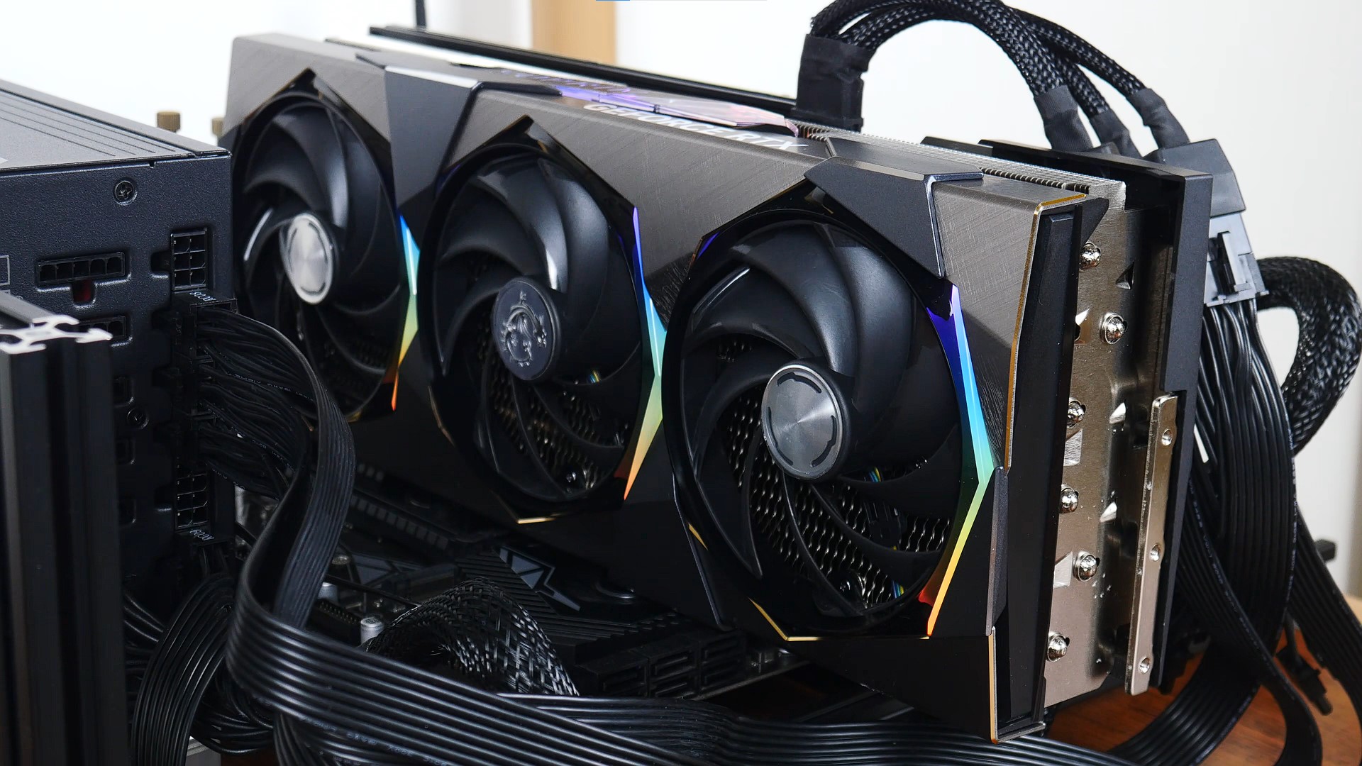 MSI GeForce RTX 4070 Ti SUPRIM X 12G RGB Aesthetics (1)
