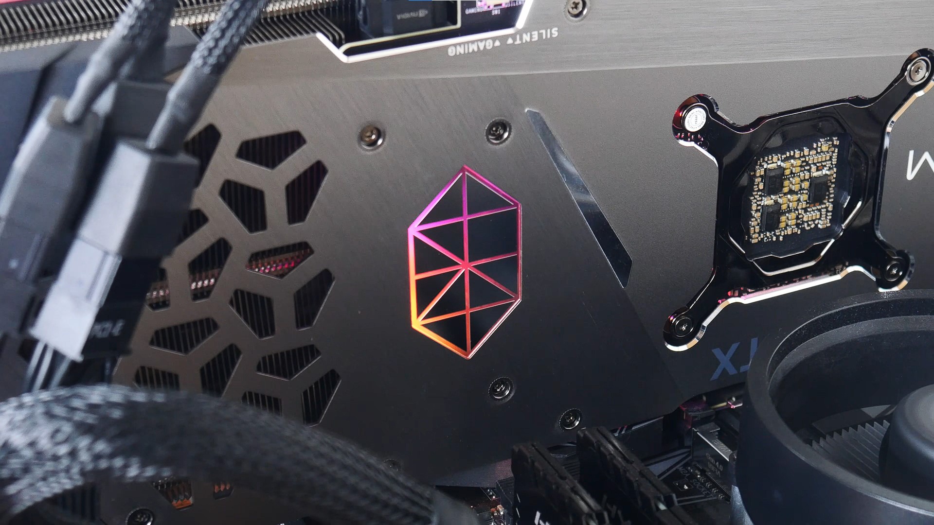 MSI GeForce RTX 4070 Ti SUPRIM X 12G RGB Aesthetics (3)