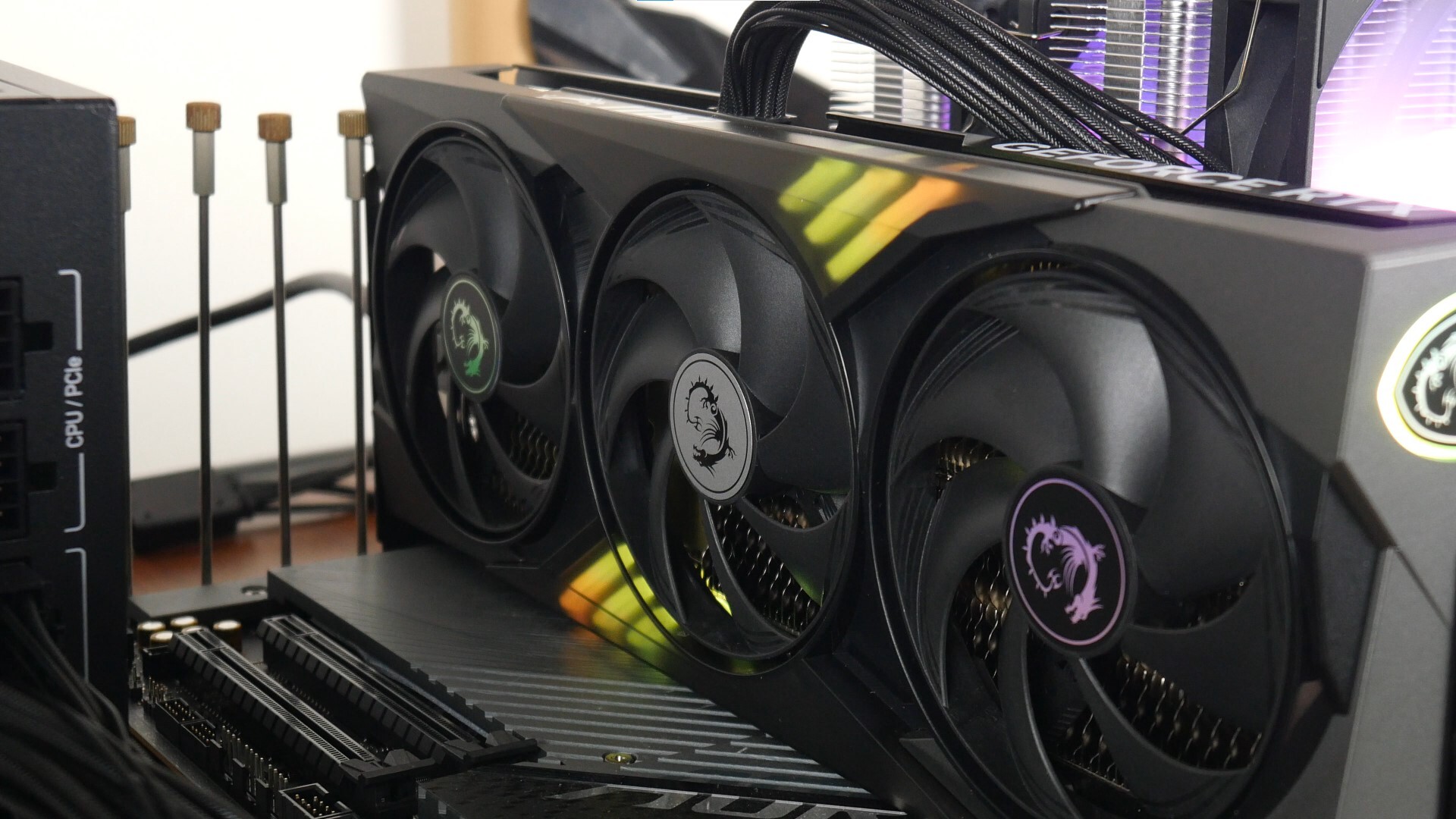 MSI GeForce RTX 5060 Ti 16G GAMING TRIO OC RGB Lighting (2)