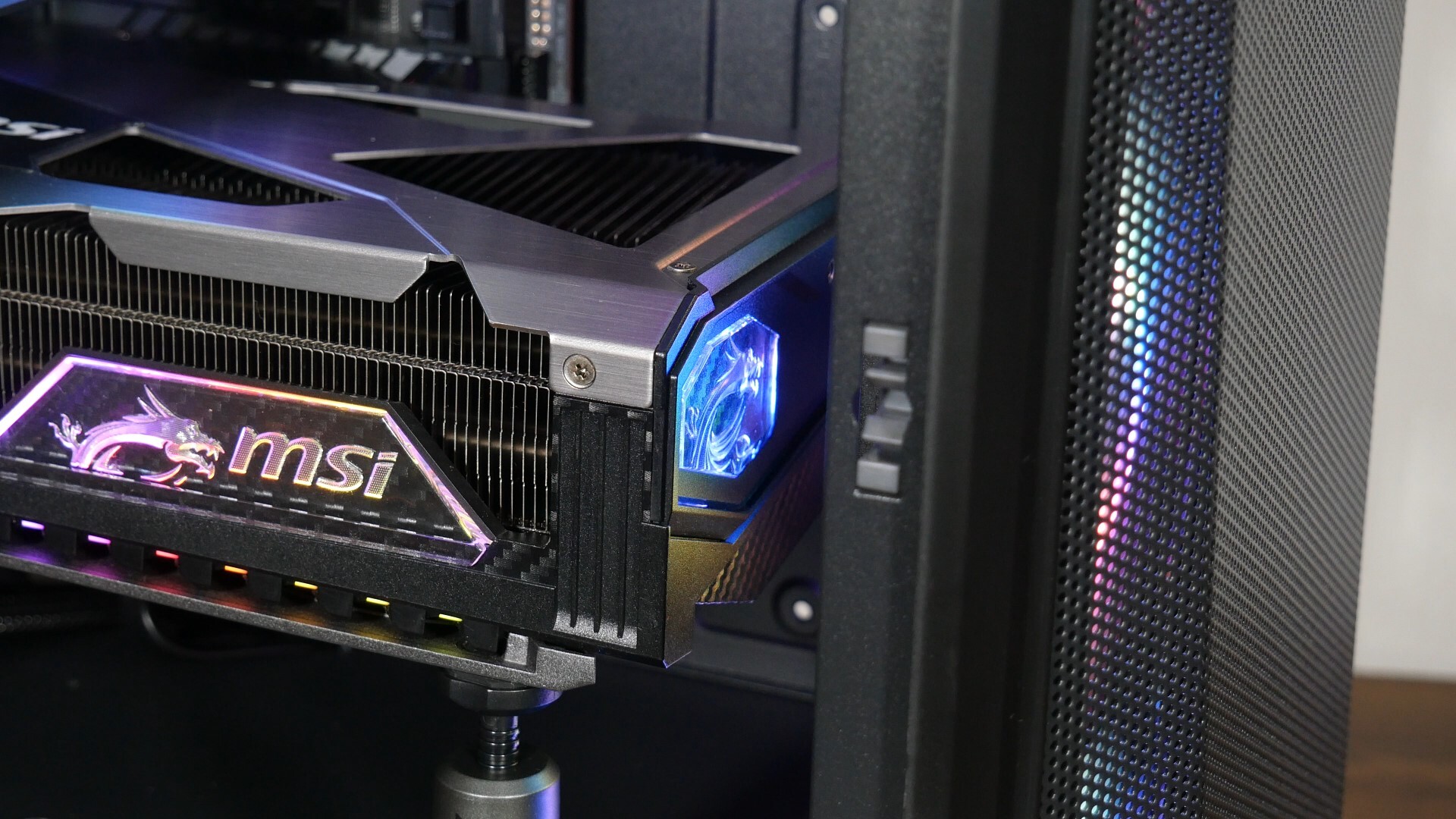 MSI GeForce RTX 5070 Ti 16G VANGUARD SOC LAUNCH EDITION Mystic Light RGB (2)