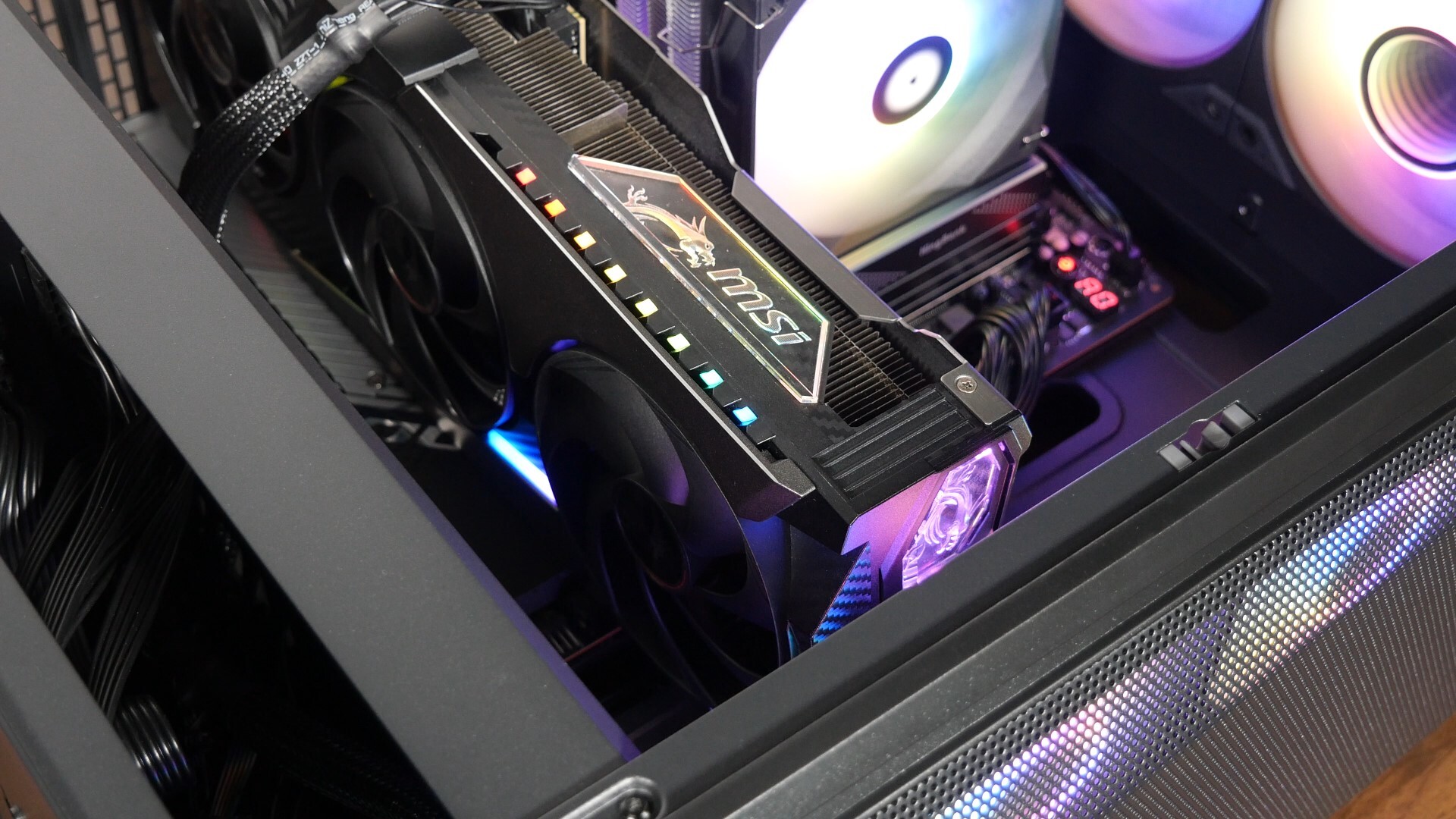 MSI GeForce RTX 5070 Ti 16G VANGUARD SOC LAUNCH EDITION Mystic Light RGB (3)