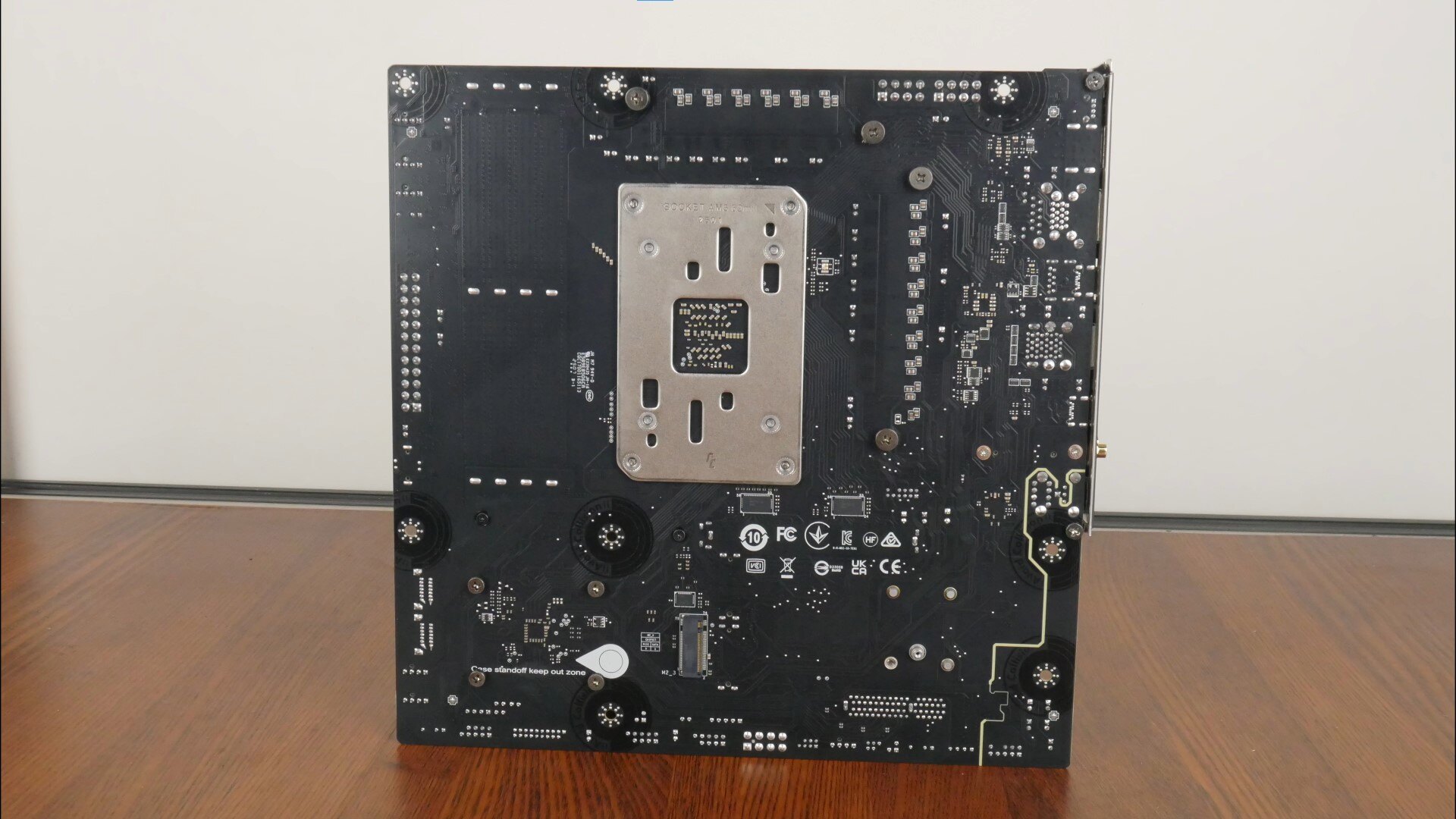 MSI MAG B850M MORTAR WIFI Aesthetics (Rear)