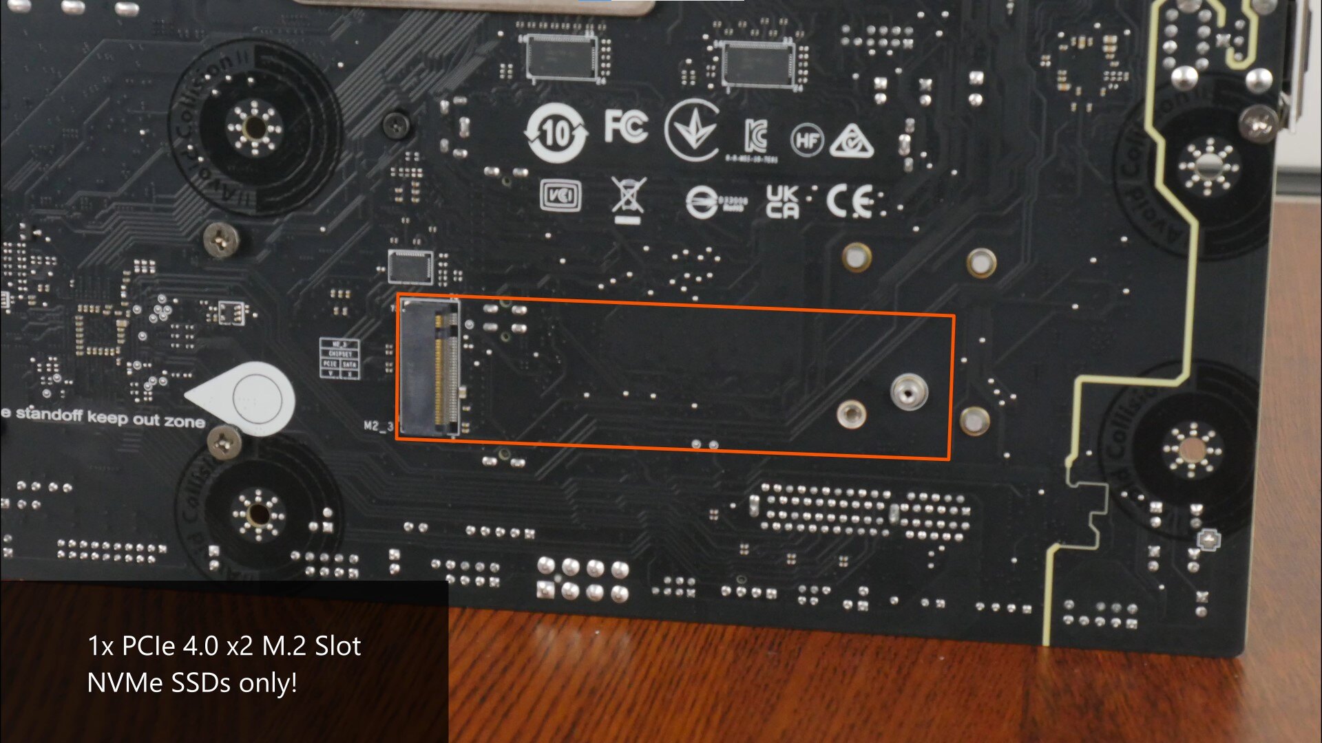 MSI MAG B850M MORTAR WIFI PCIe 4.0 x2 Slot