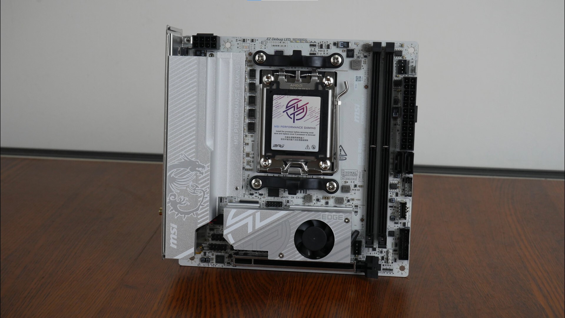 MSI MPG B850I EDGE TI WIFI Aesthetics (Front)