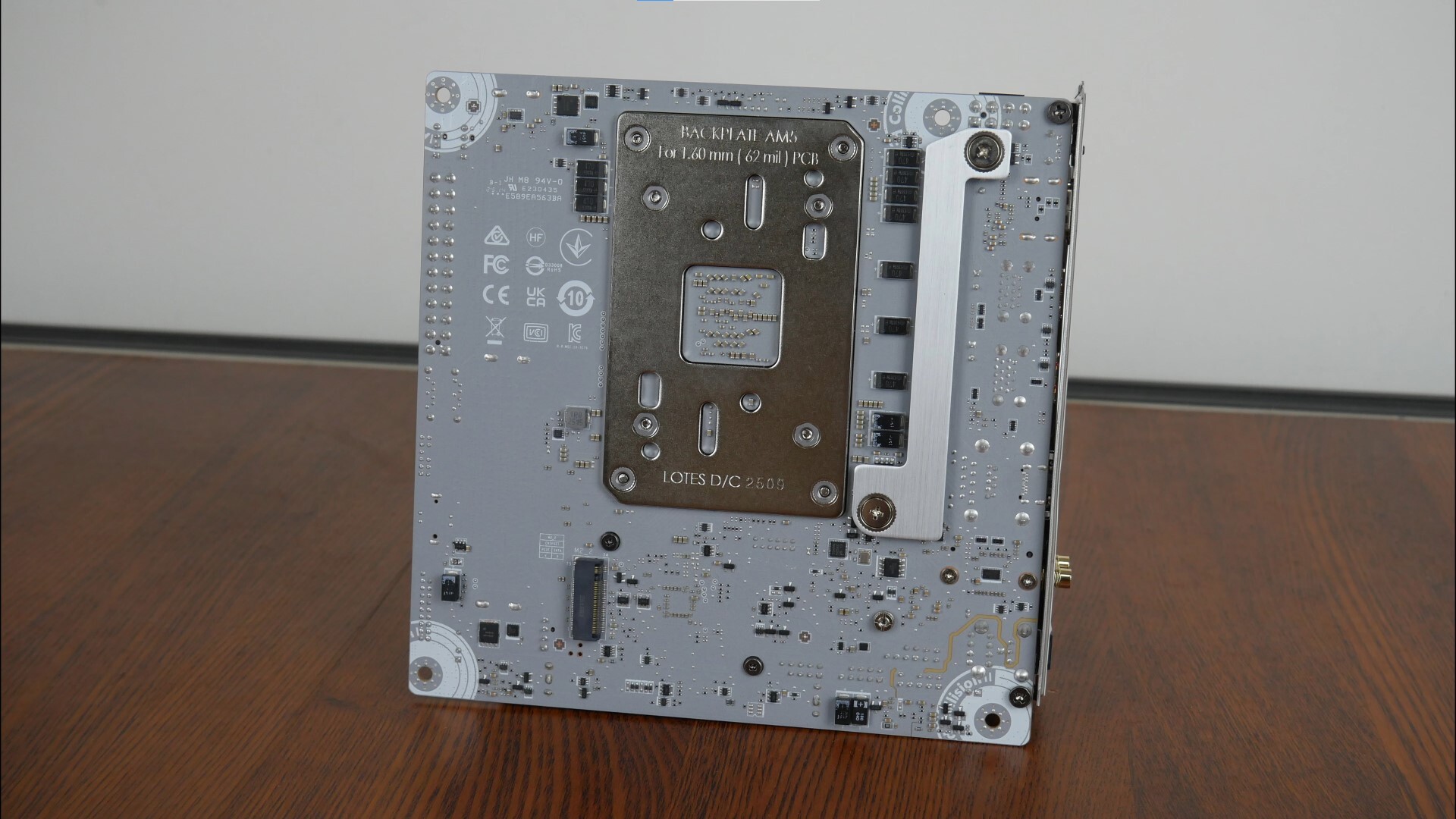MSI MPG B850I EDGE TI WIFI Aesthetics (Rear)