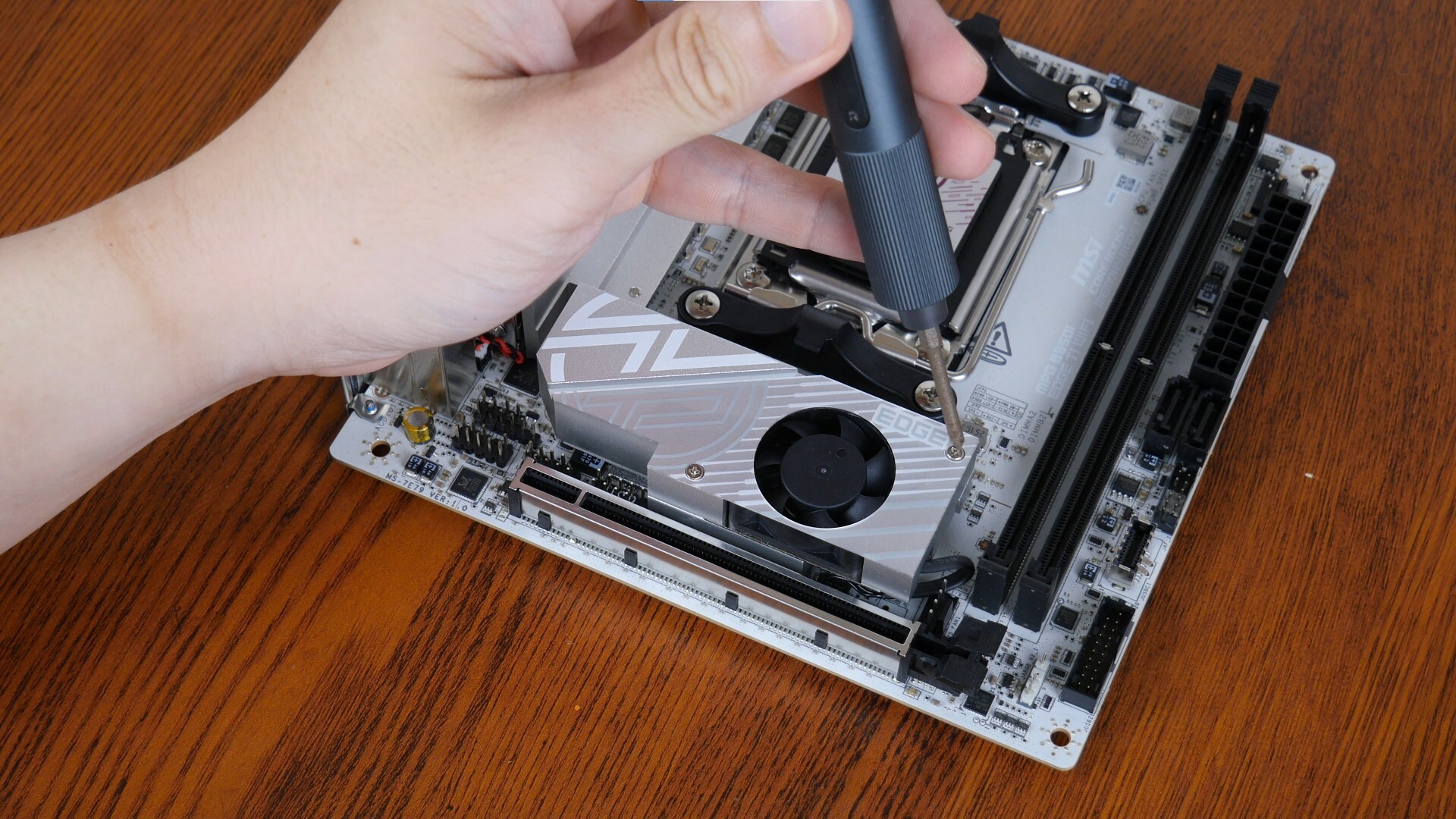 MSI MPG B850I EDGE TI WIFI M.2 Heatsink Removal