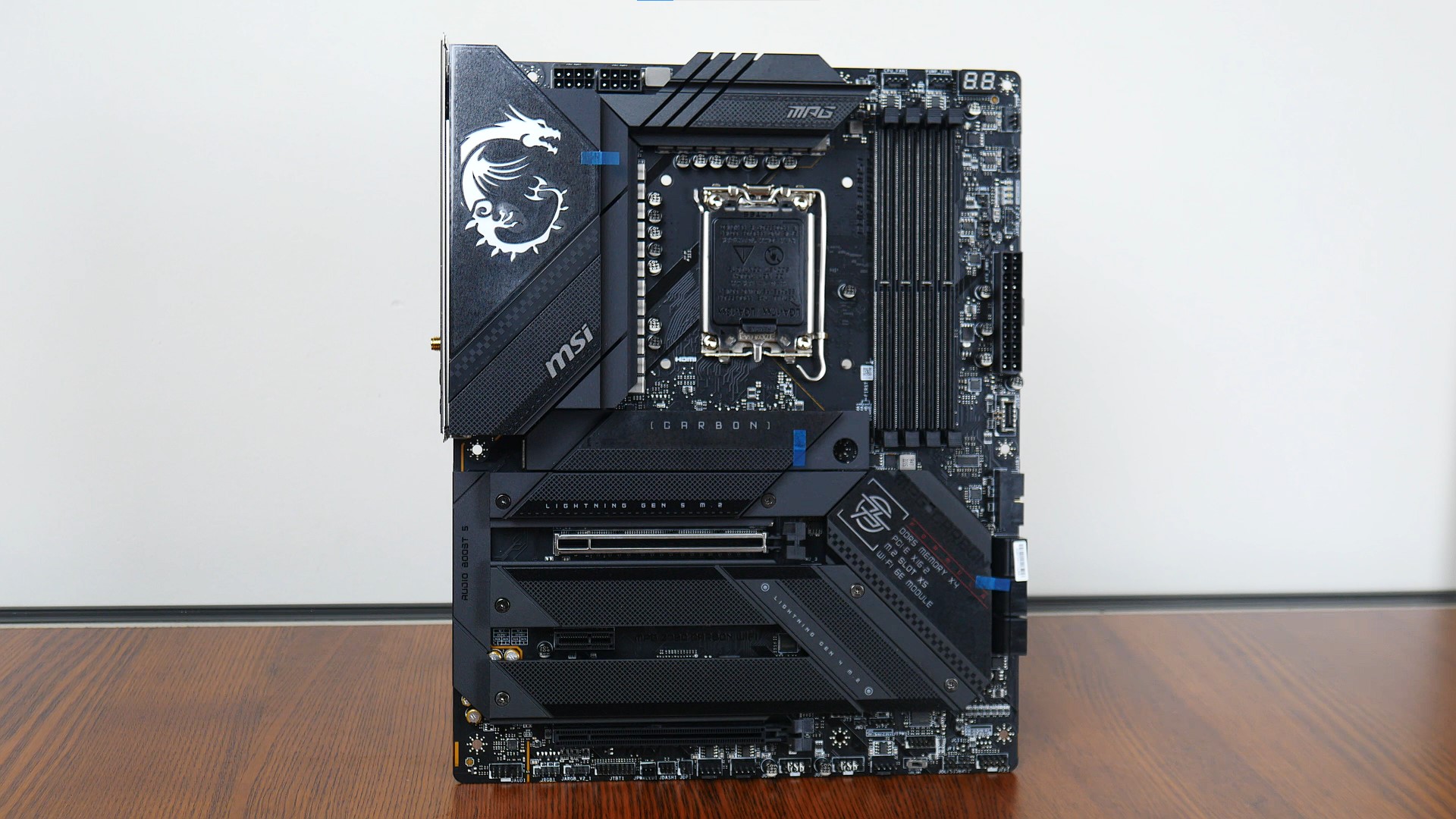 MSI MPG Z790 CARBON WIFI Aesthetics (1)