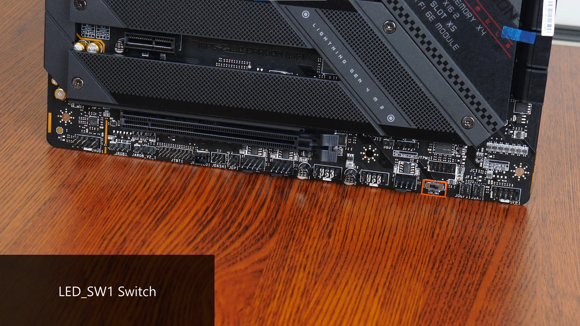 MSI MPG Z790 CARBON WIFI LED_SW1 Switch