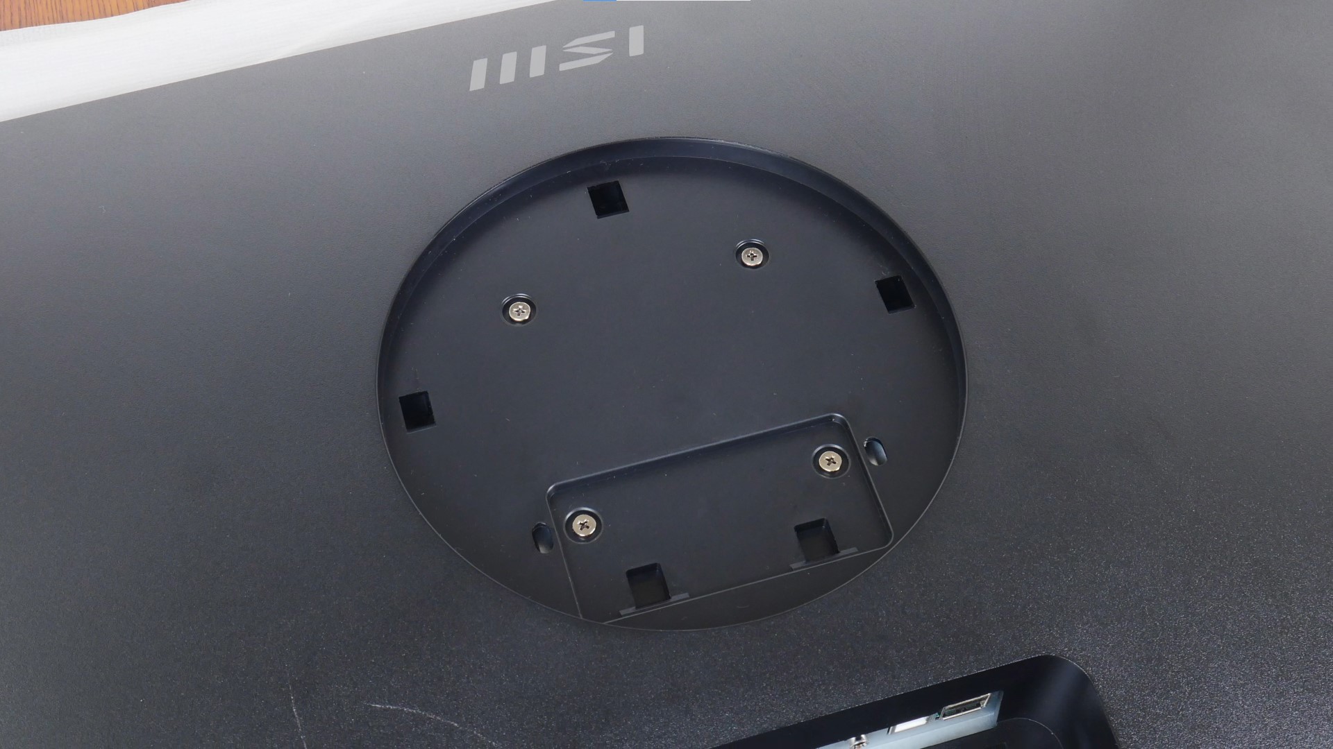 MSI Modern MD272P VESA Mounts