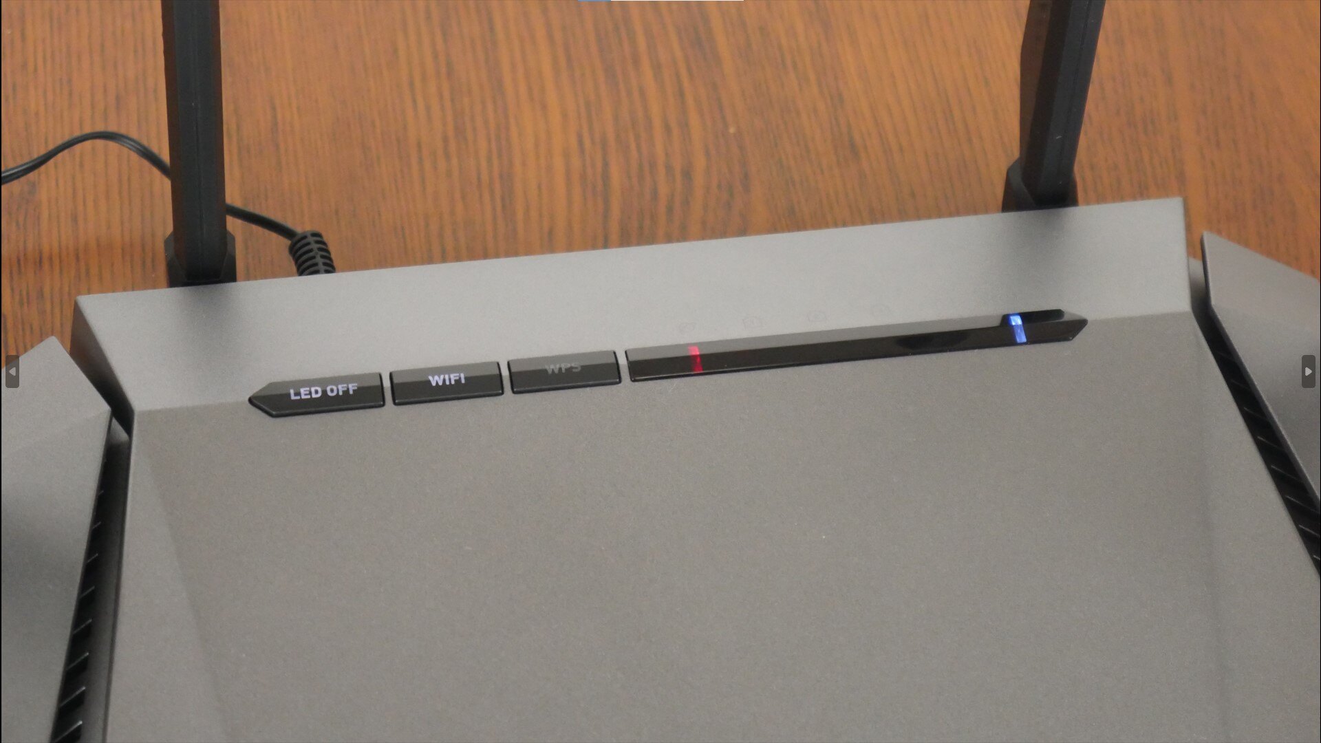 MSI RadiX AX6600 Status LEDs (1)
