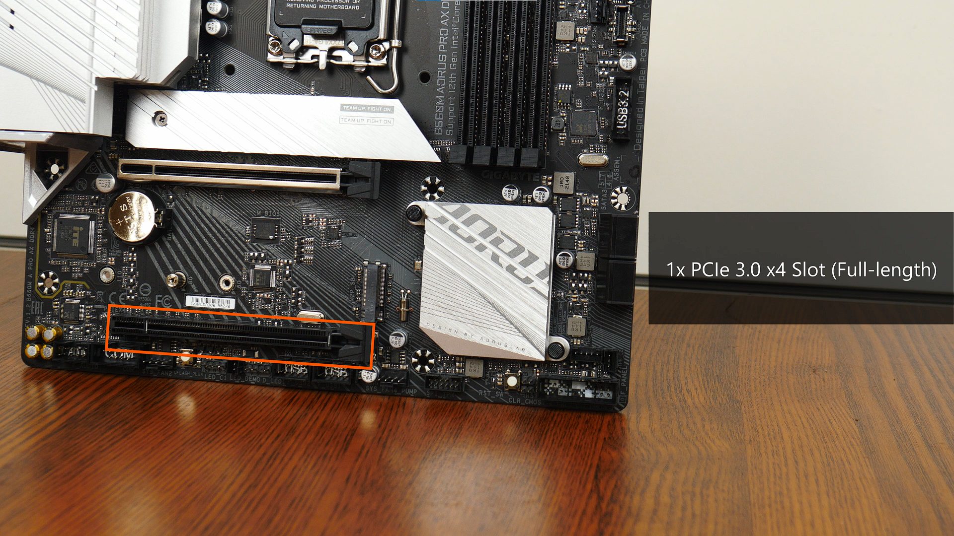 Gigabyte B660M AORUS PRO AX DDR4 PCIe 3.0 x4 Slot