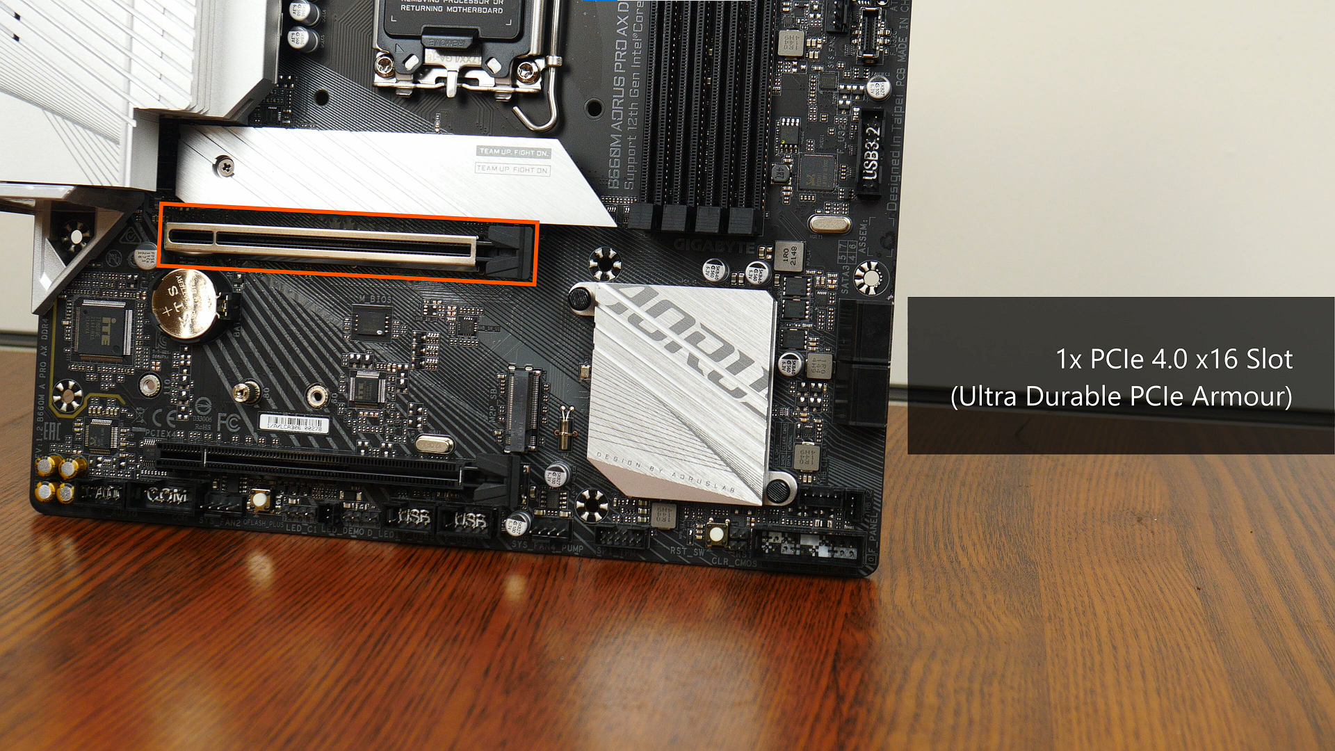 Gigabyte B660M AORUS PRO AX DDR4 PCIe 4.0 x16 Slot