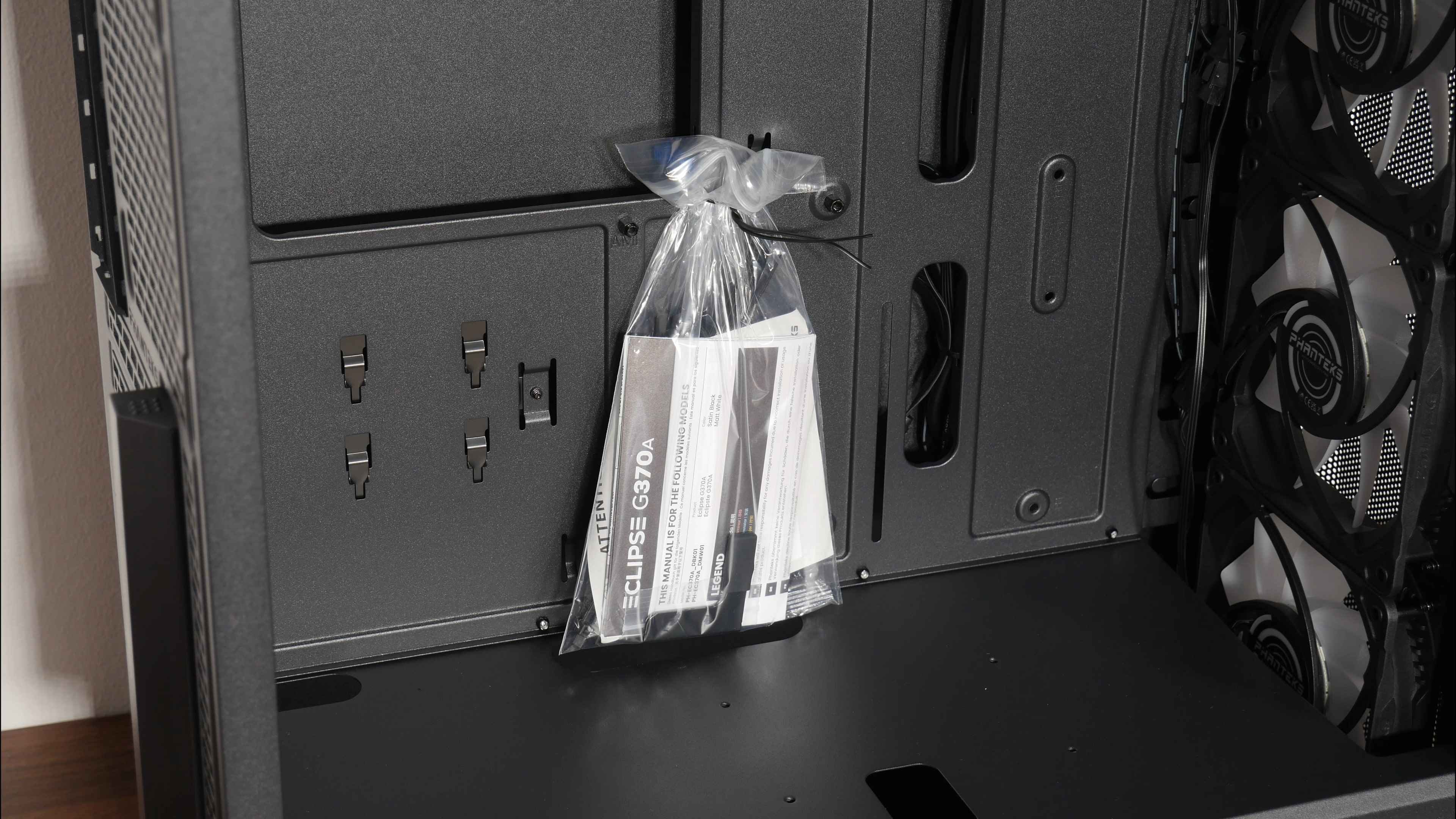 Phanteks Eclipse G370A Accessories (1)
