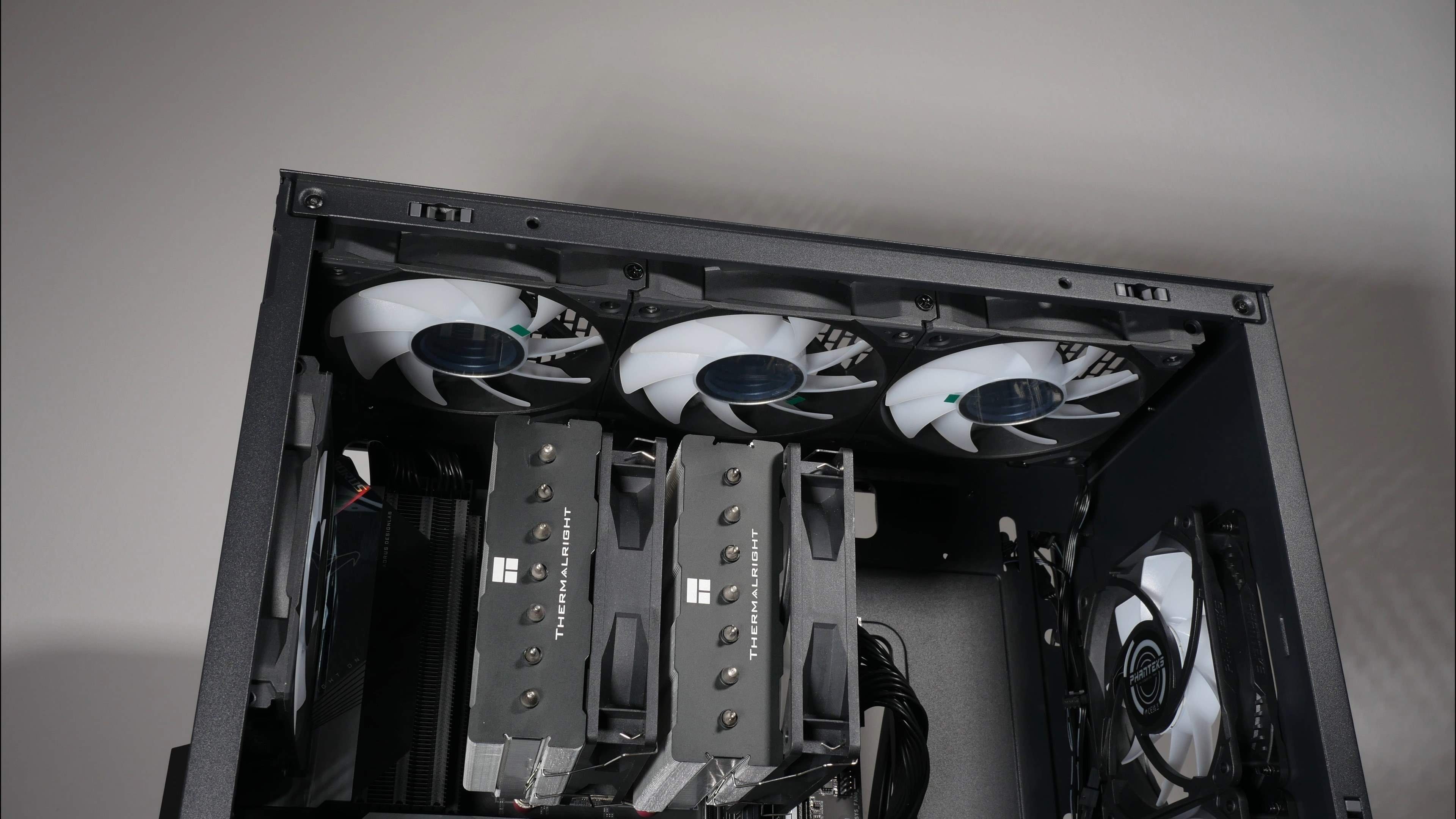 Phanteks Eclipse G370A Case Fan Installation (1)