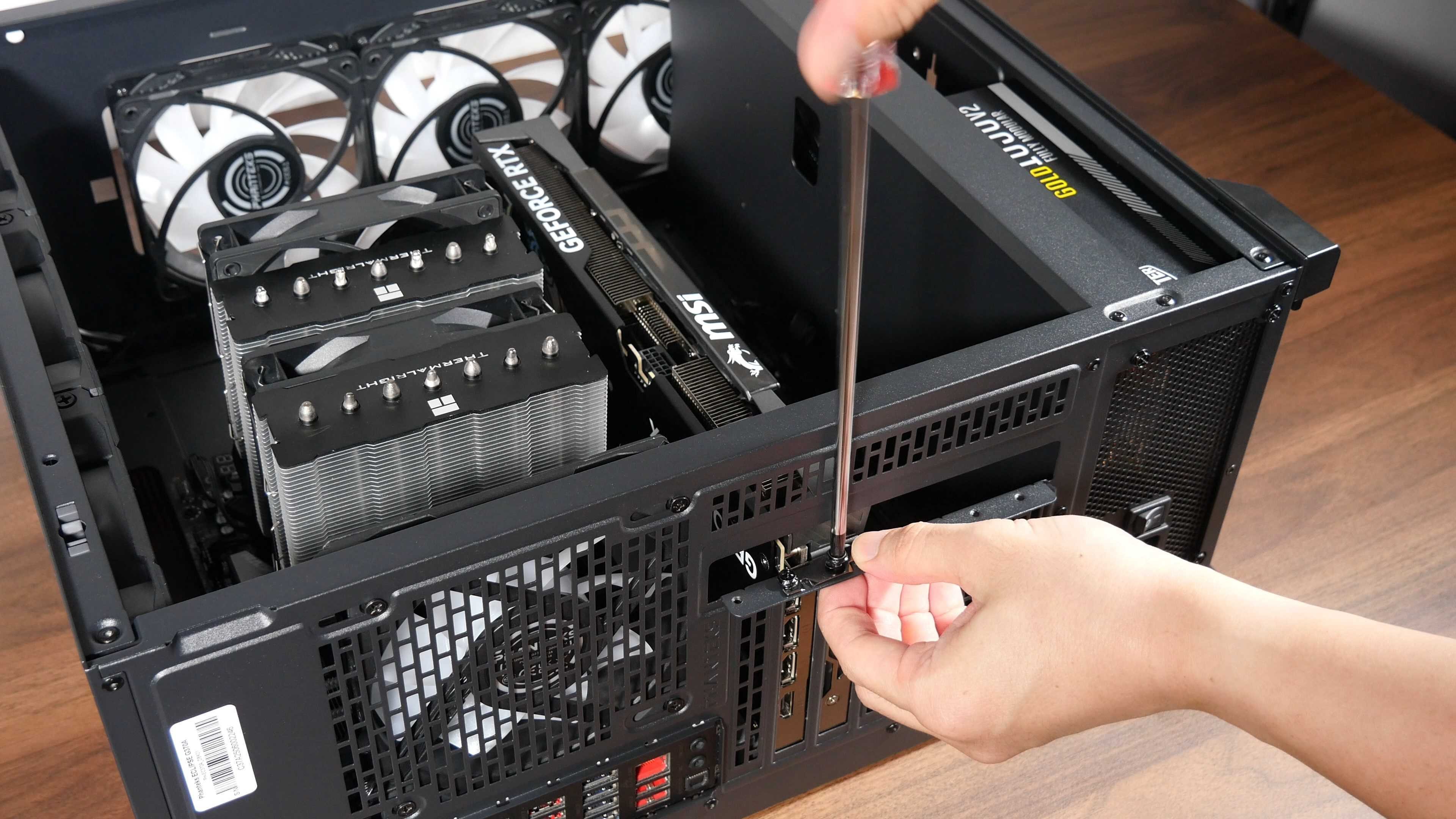 Phanteks Eclipse G370A GPU Installation (1)