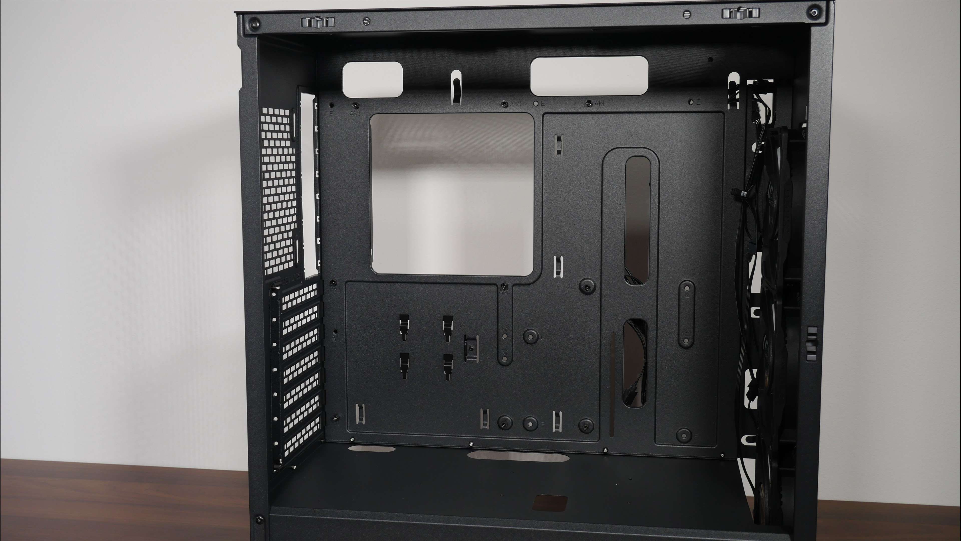 Phanteks Eclipse G370A Motherboard Tray