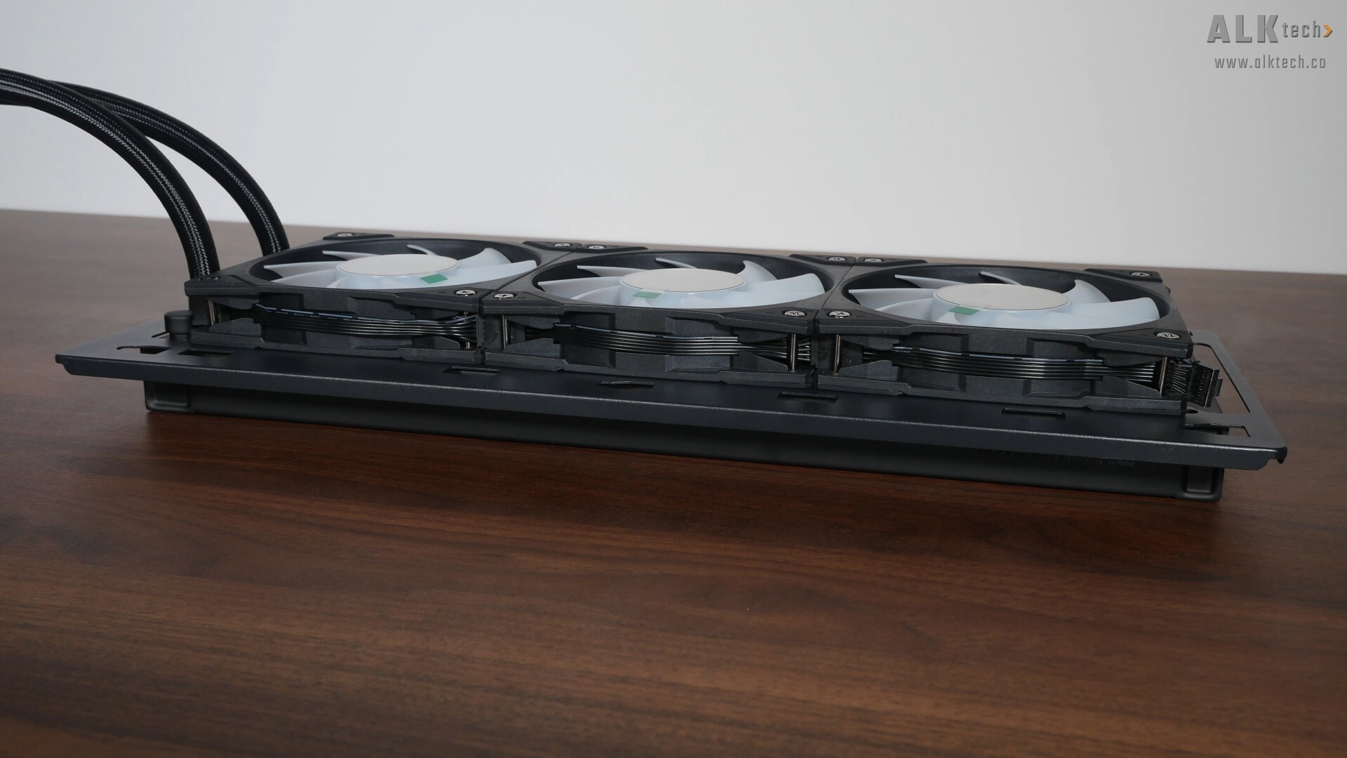 Phanteks Evolv X2 Matrix AIO CPU Cooler Installation (2)