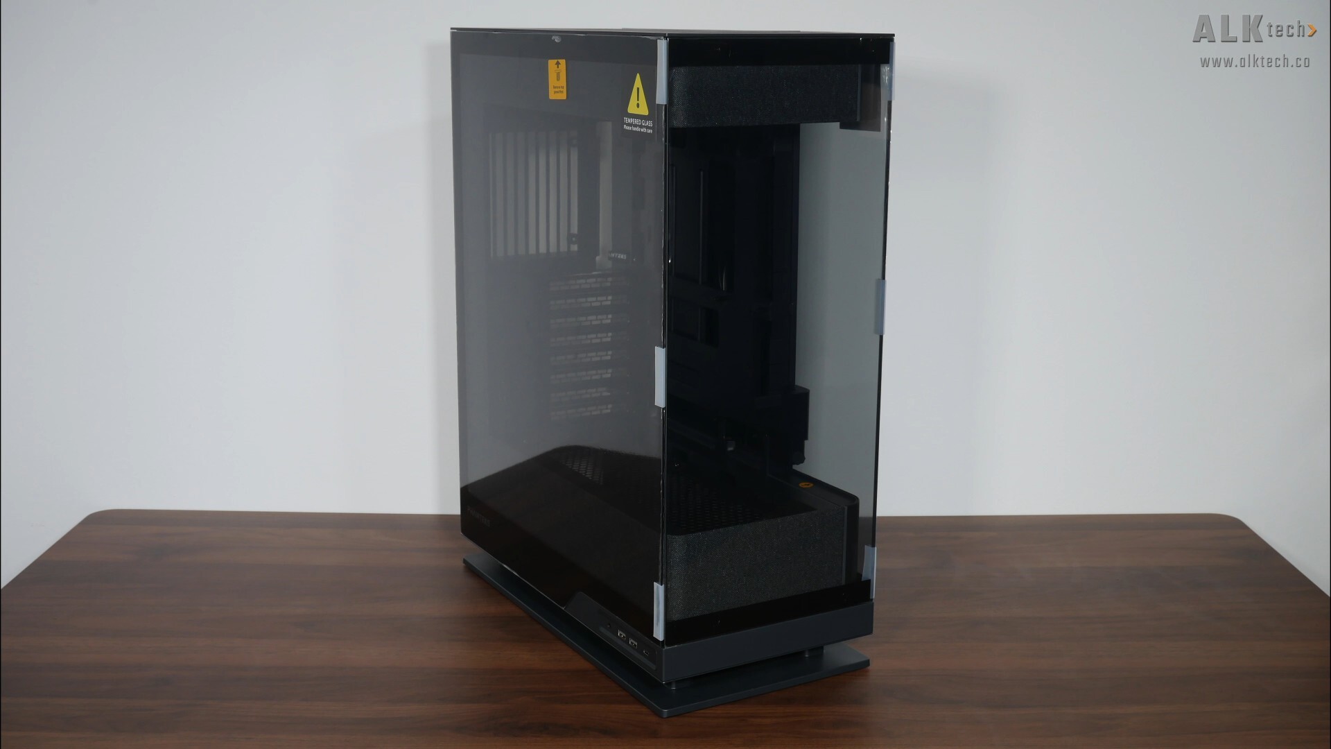 Phanteks Evolv X2 Matrix Aesthetics (Front 1)