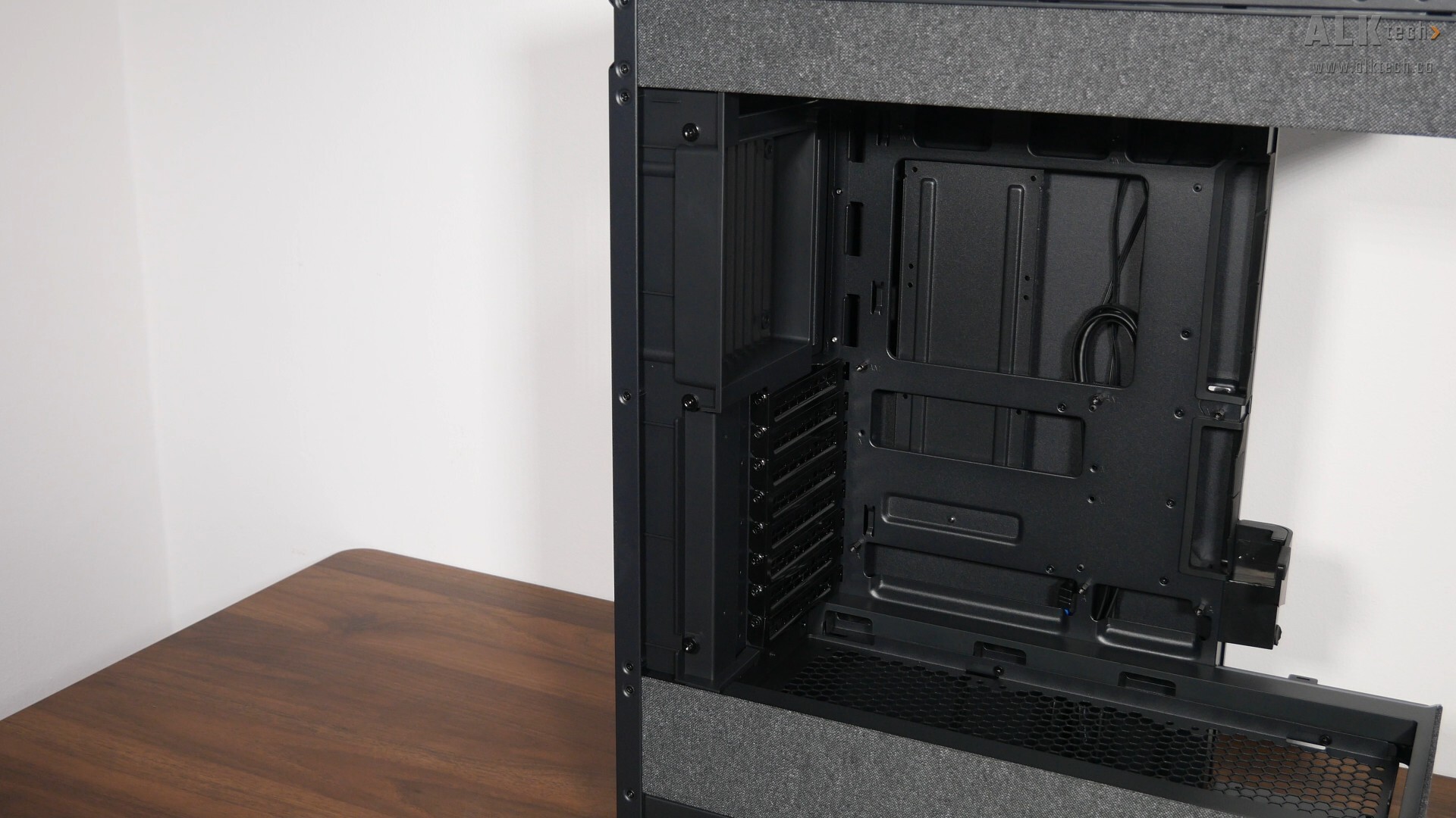 Phanteks Evolv X2 Matrix Expansion Slot Cover Trim (2)
