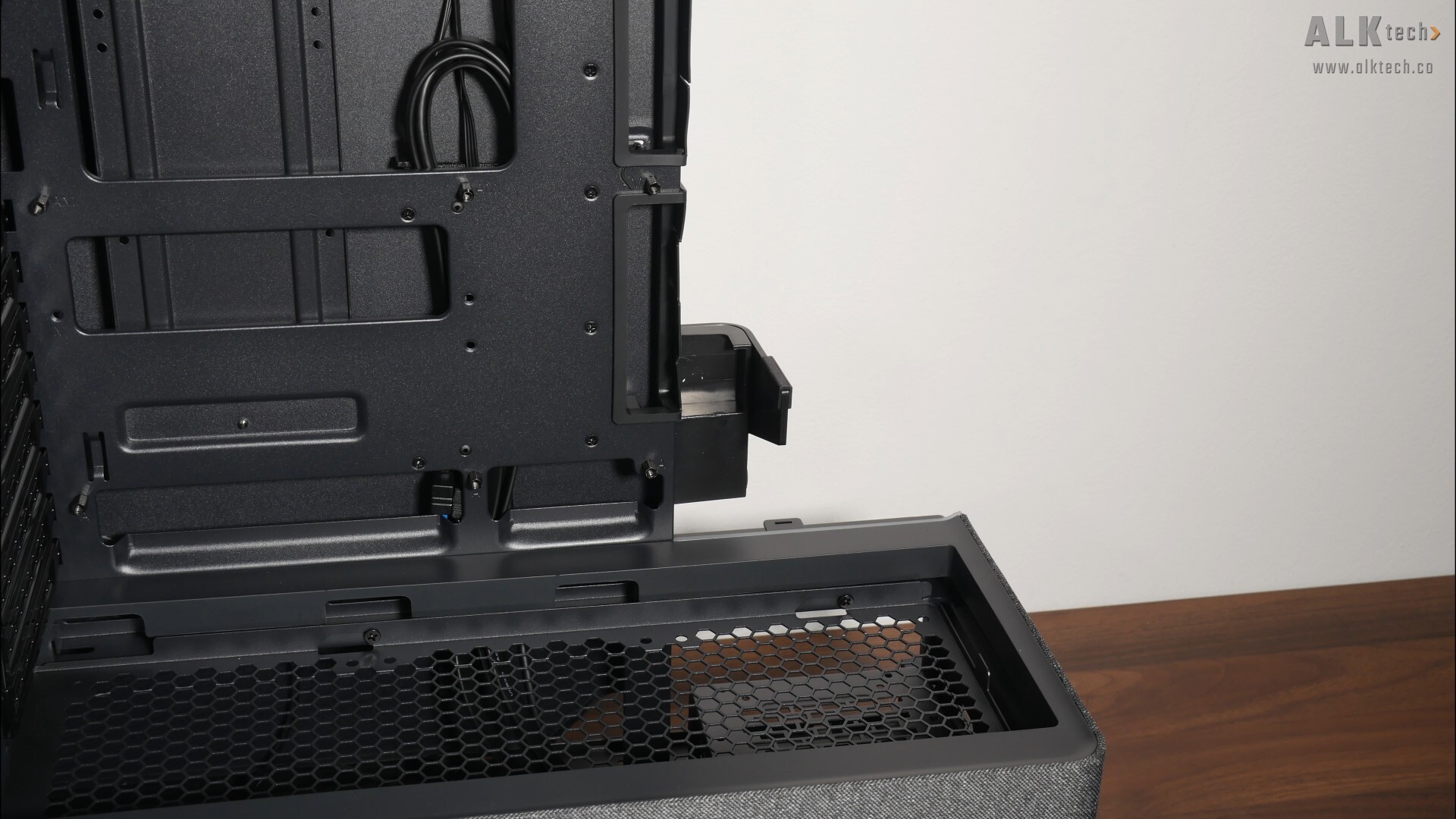 Phanteks Evolv X2 Matrix GPU Support Bracket (1)