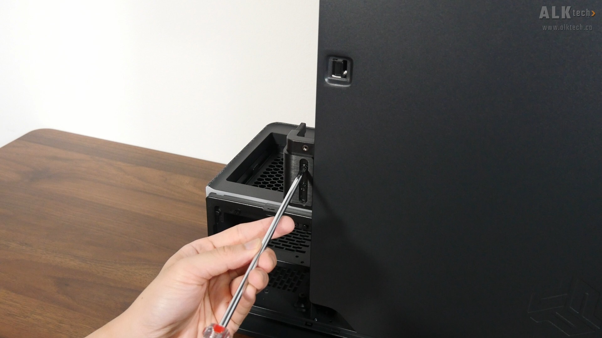 Phanteks Evolv X2 Matrix GPU Support Bracket (2)