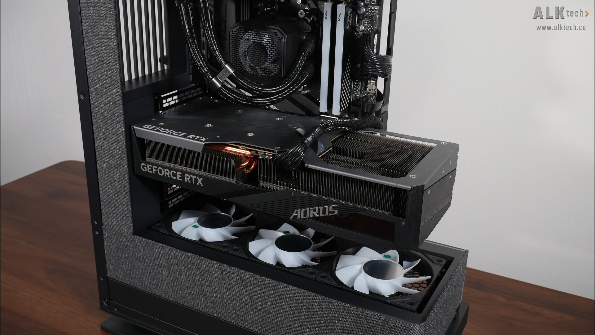 Phanteks Evolv X2 Matrix Graphics Card Installation (1)