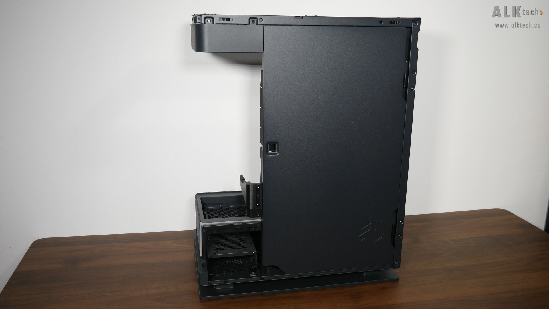 Phanteks Evolv X2 Matrix Motherboard Tray Cover (1)
