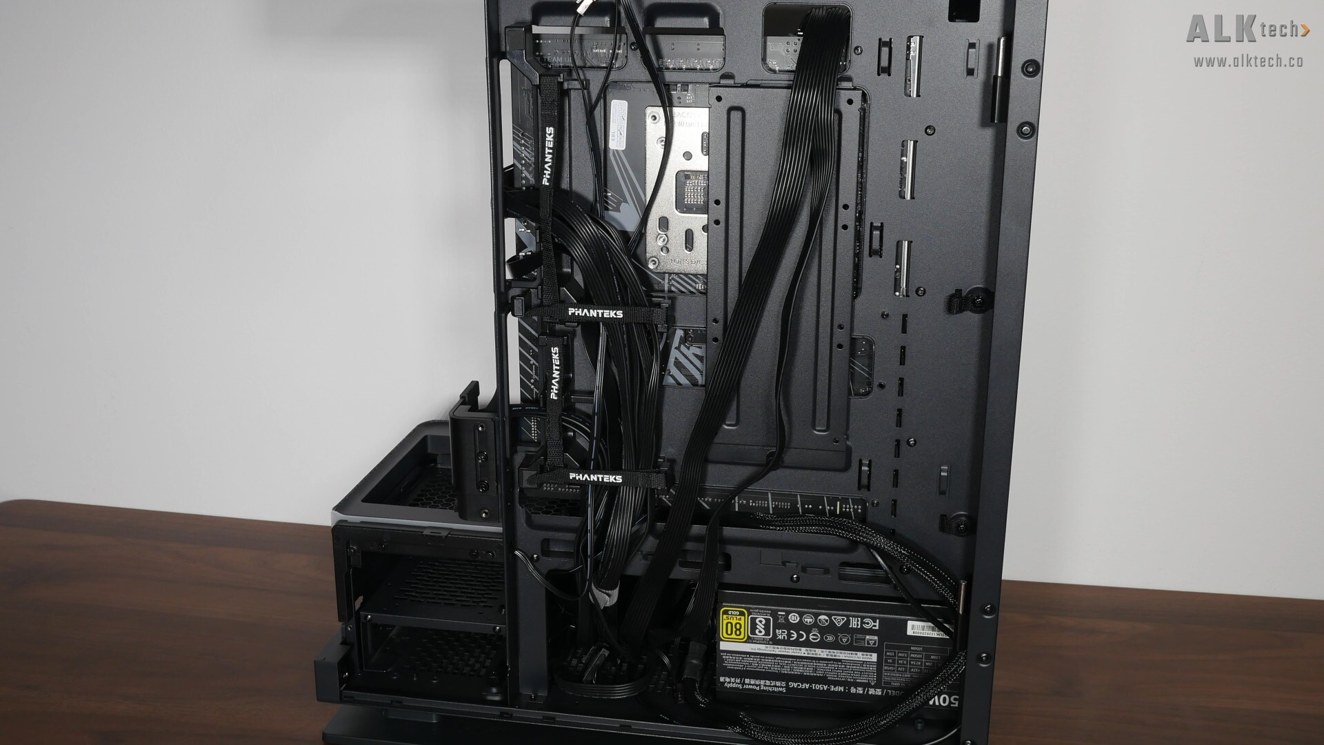 Phanteks Evolv X2 Matrix PSU Cable Routing