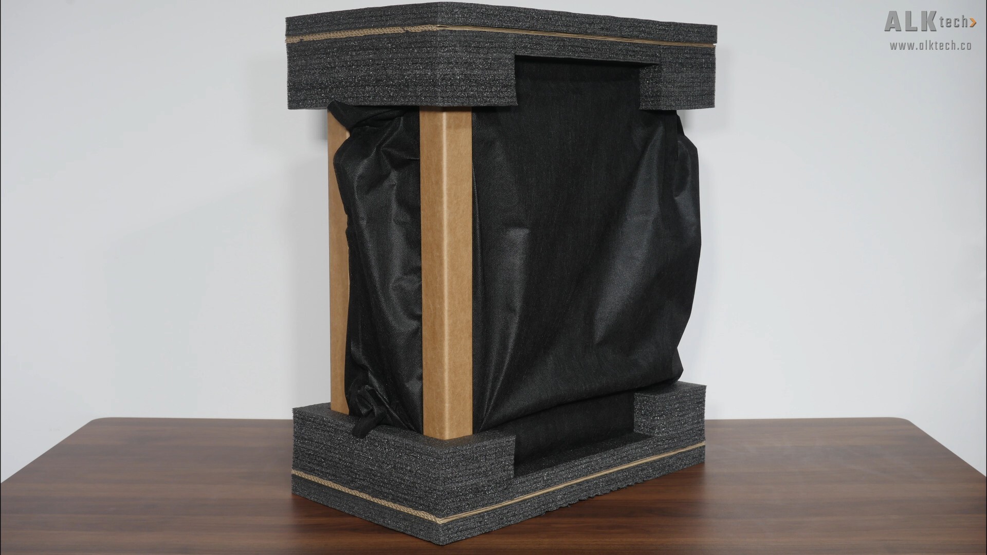 Phanteks Evolv X2 Matrix Packaging (Interior 2)