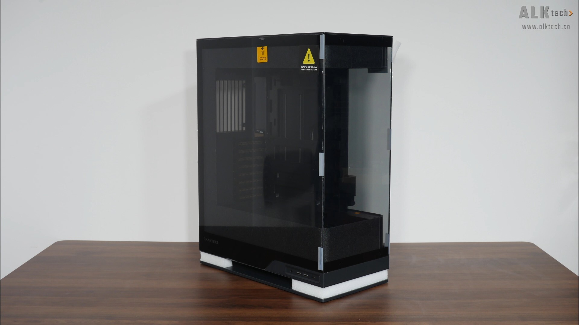 Phanteks Evolv X2 Matrix Packaging (Interior 3)