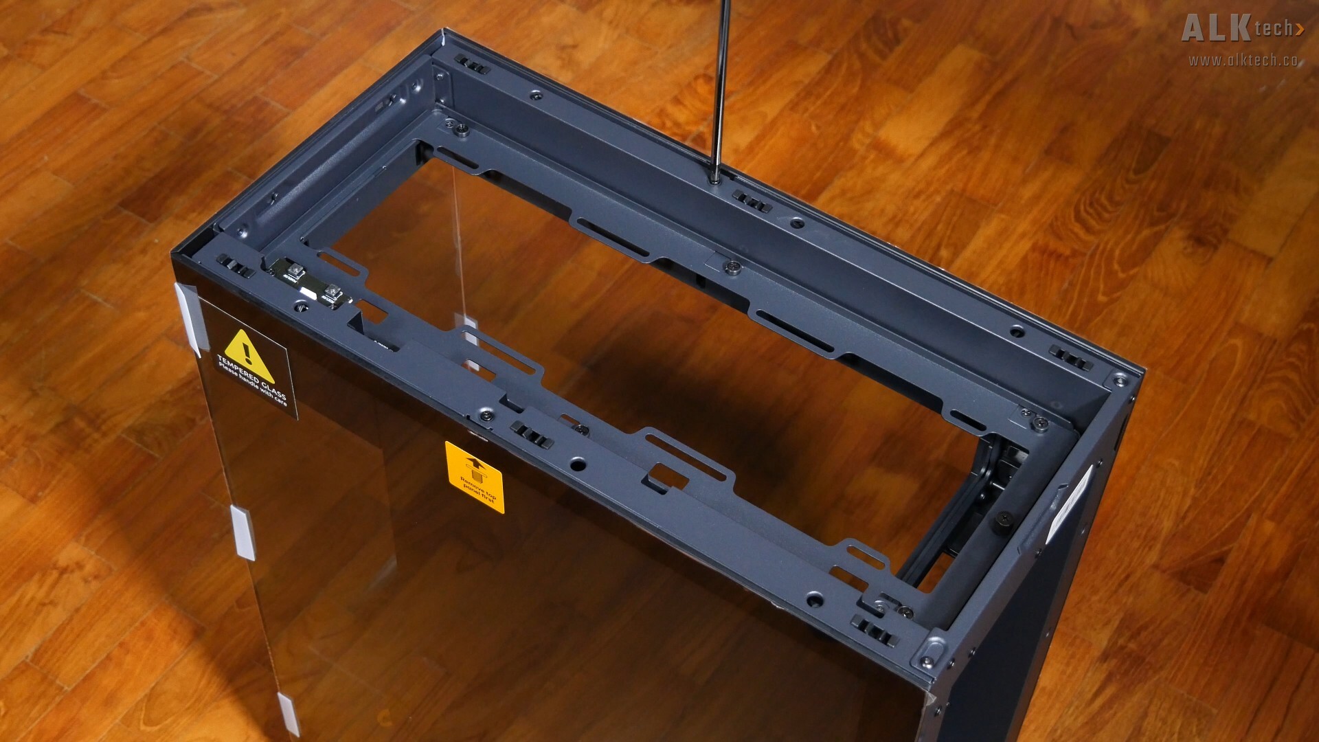 Phanteks Evolv X2 Matrix Panel Removal (Right)