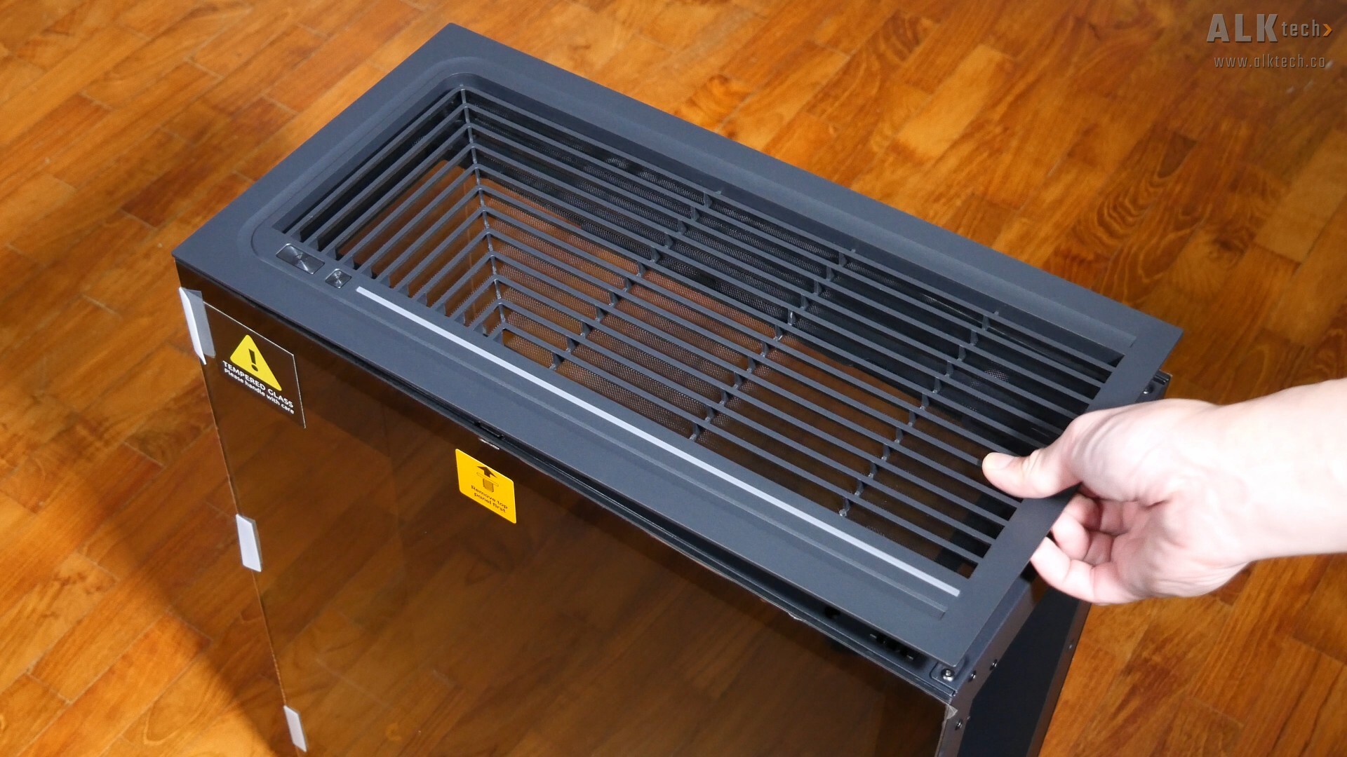 Phanteks Evolv X2 Matrix Panel Removal (Top)