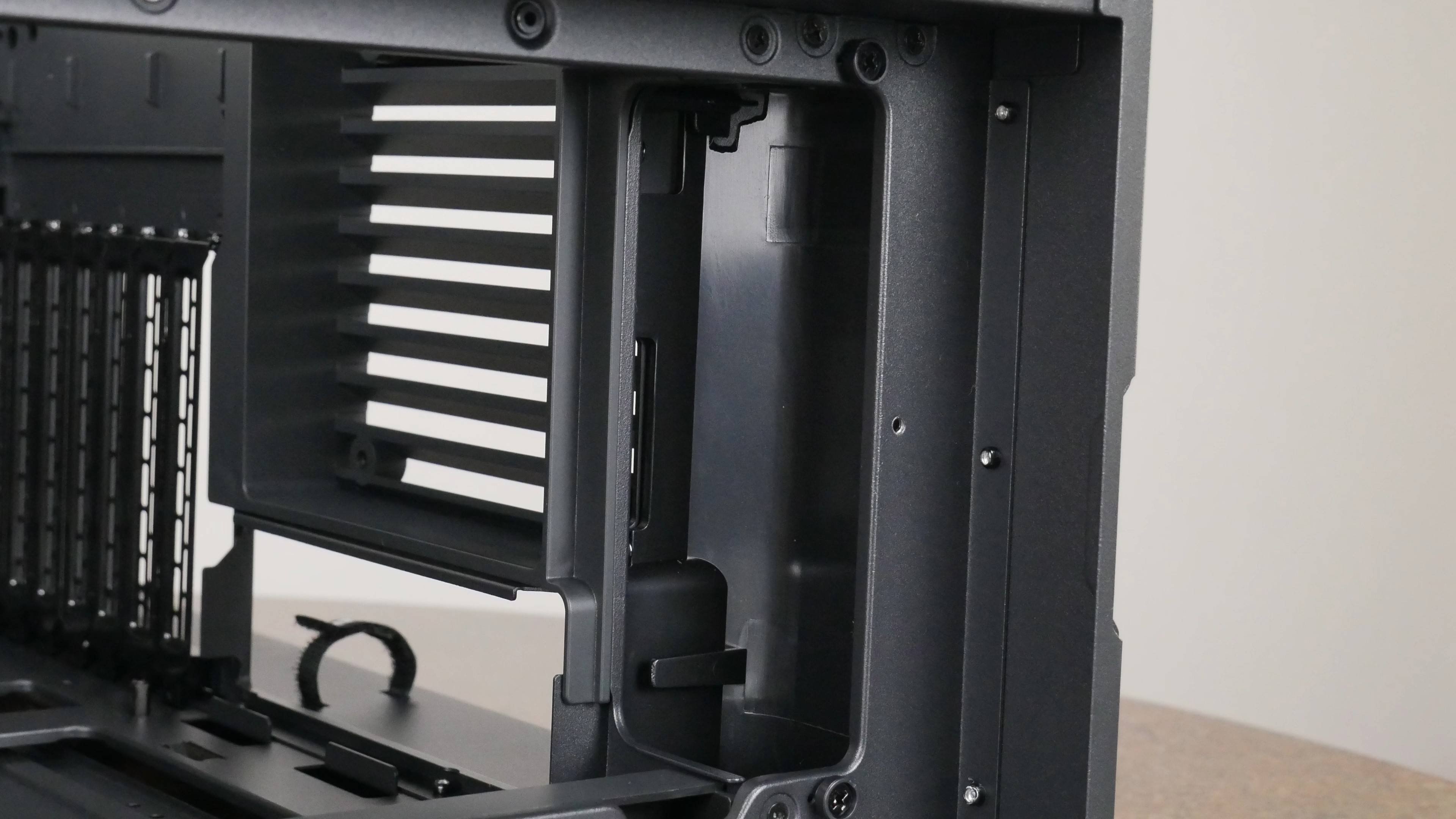 Phanteks Evolv X2 AIO Tube Space