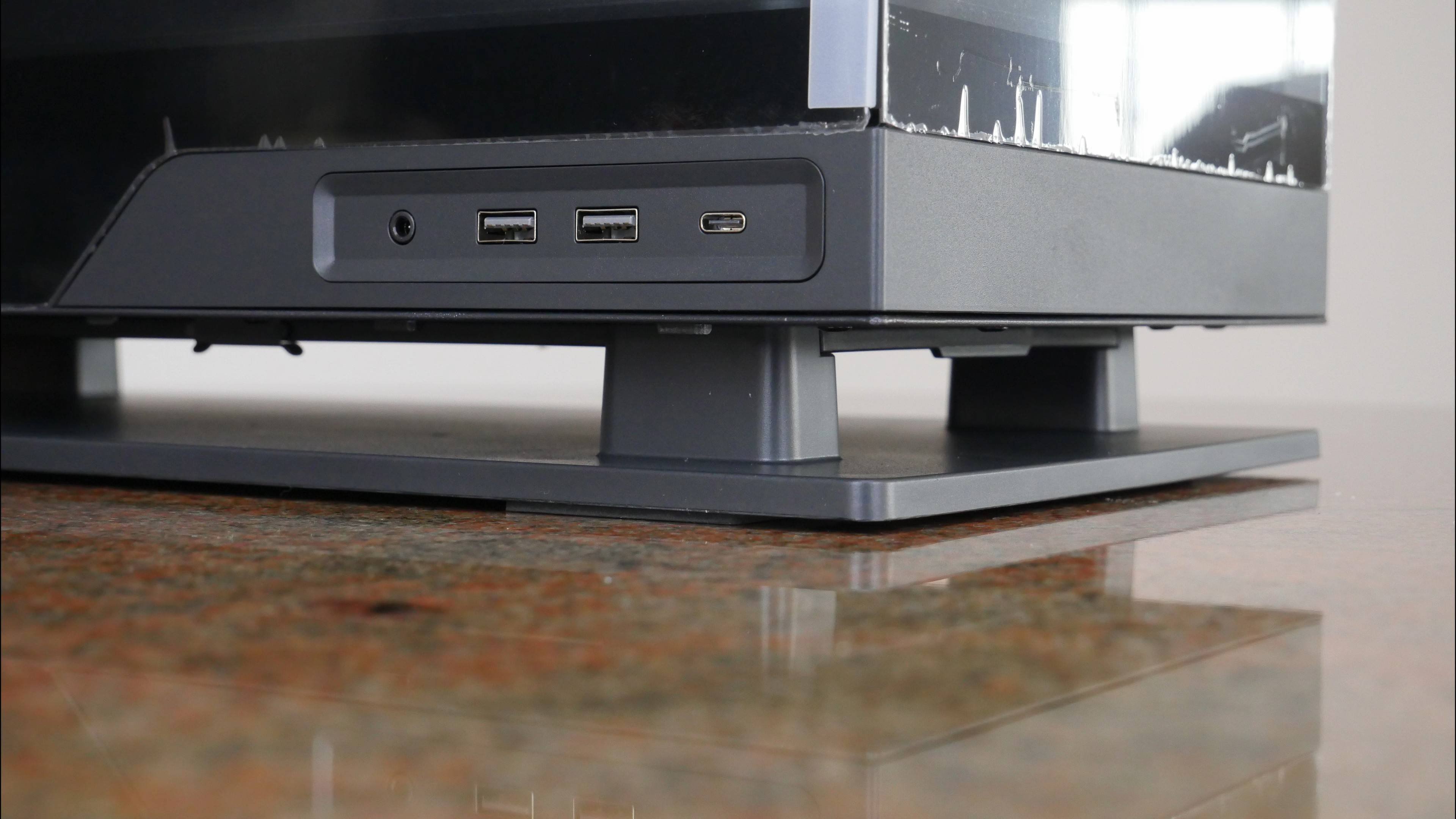 Phanteks Evolv X2 Aesthetics (Feet 1)