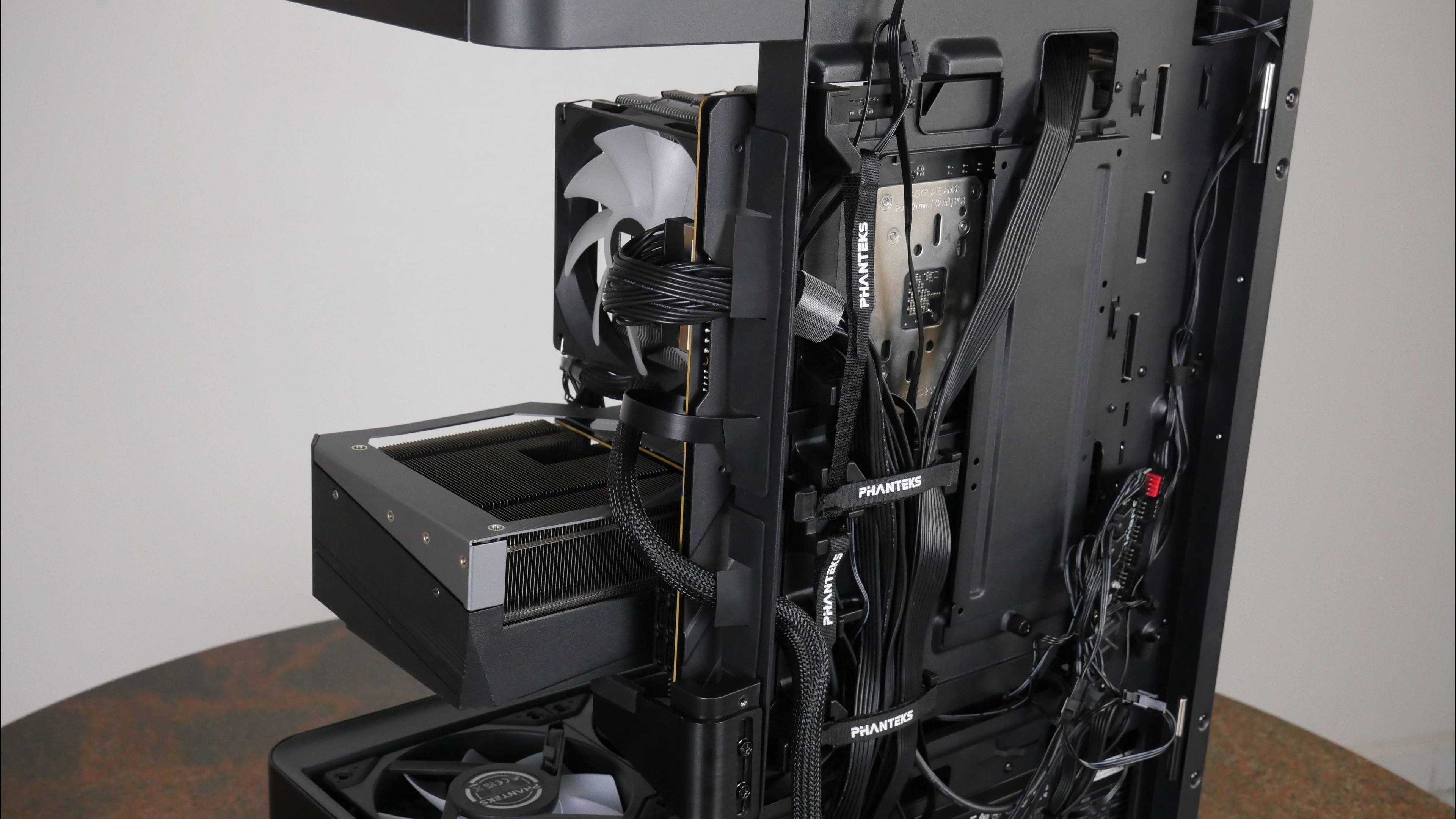 Phanteks Evolv X2 Cable Management (3)