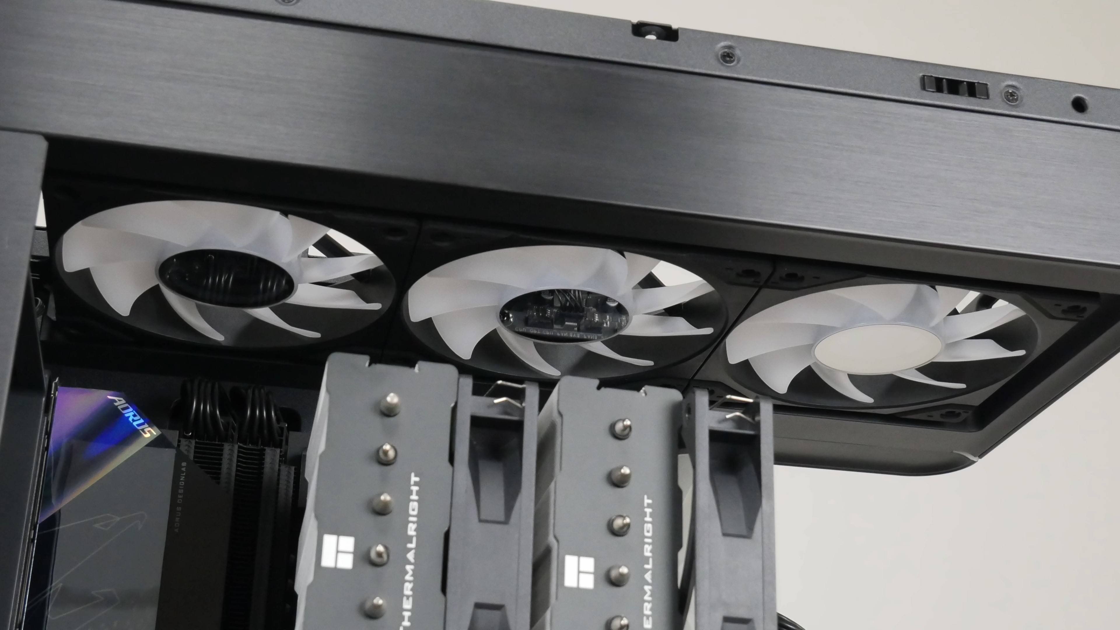 Phanteks Evolv X2 Case Fans (1)