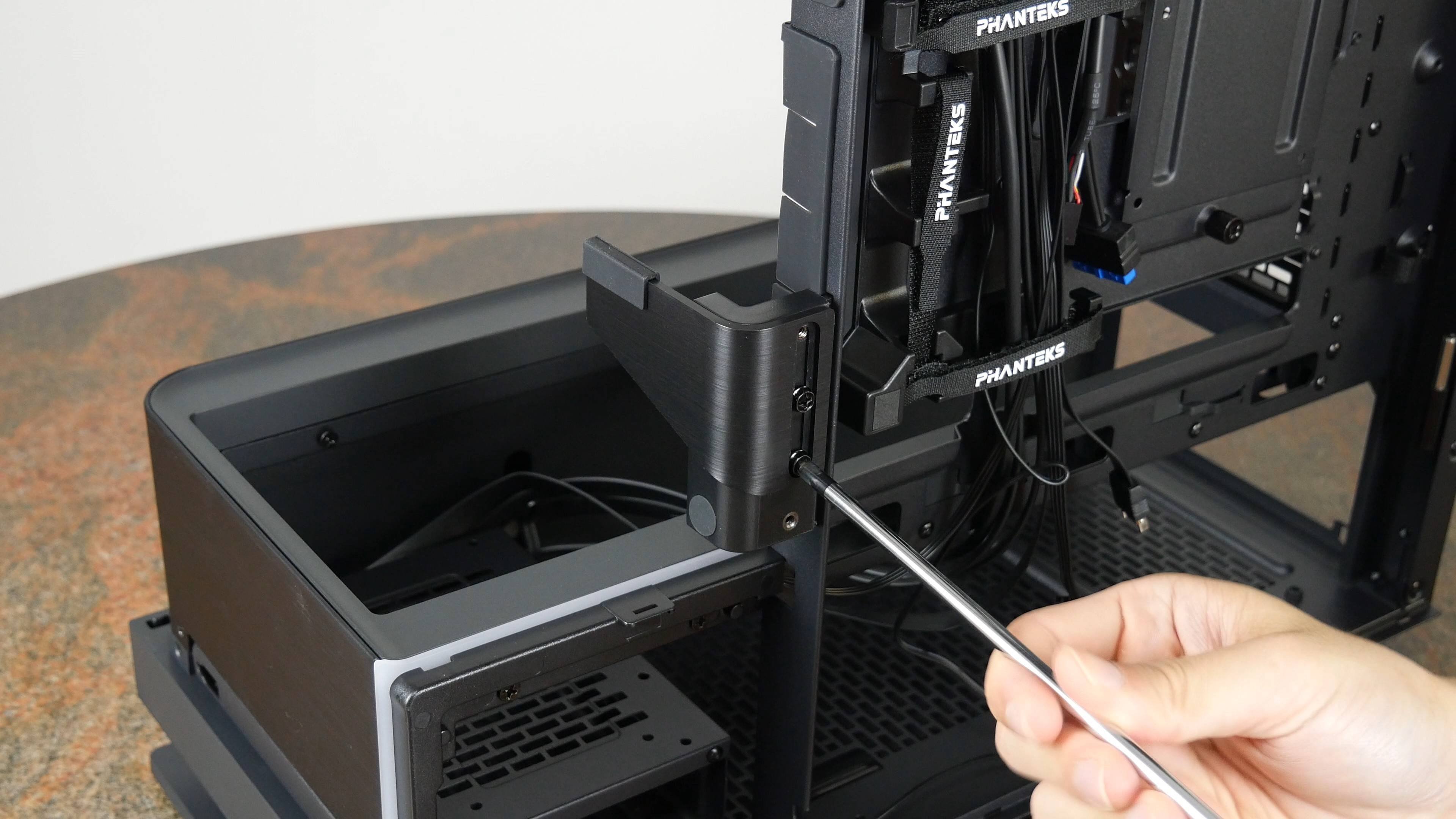 Phanteks Evolv X2 GPU Support Bracket