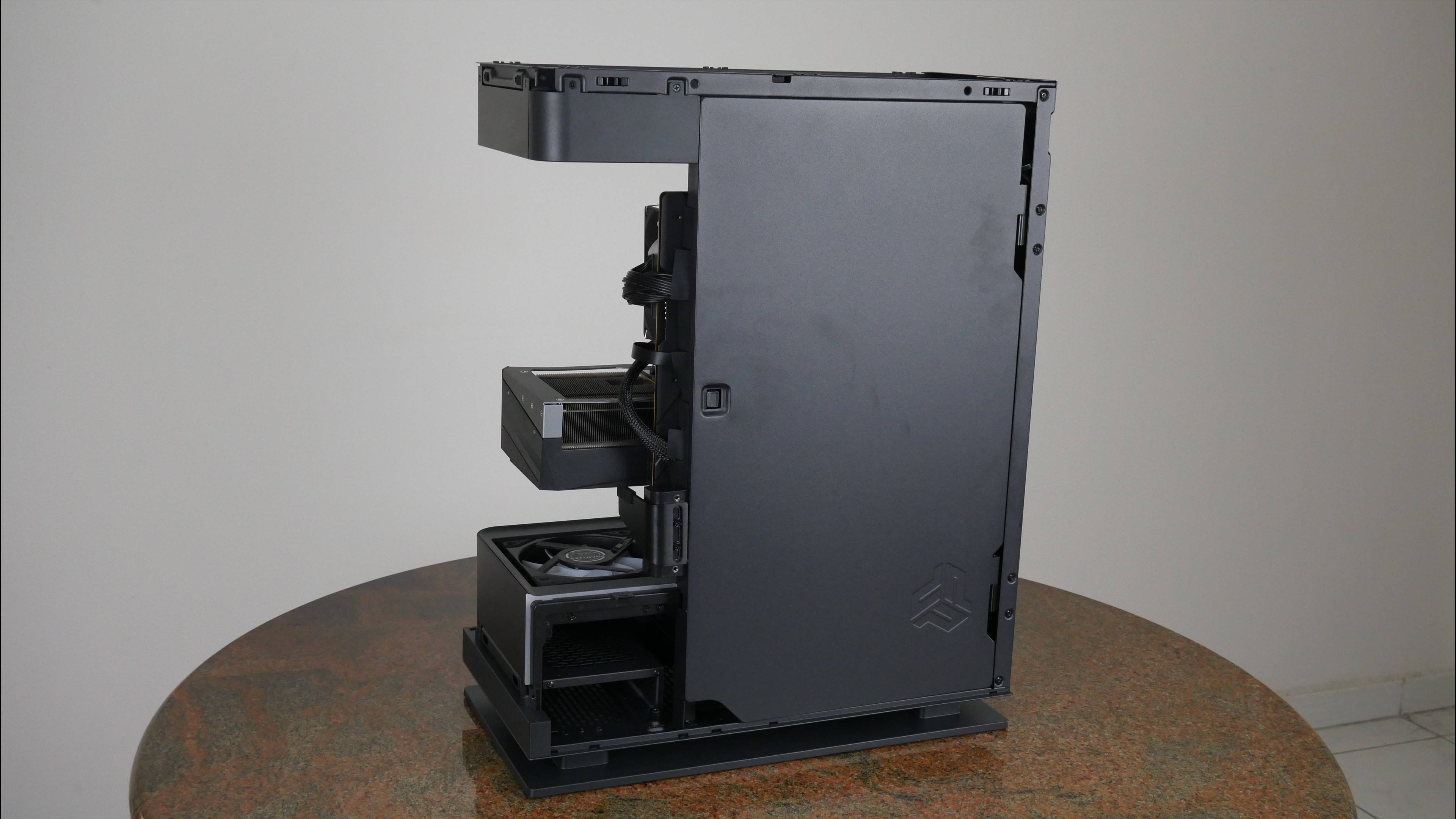 Phanteks Evolv X2 Side Cable Shroud (2)