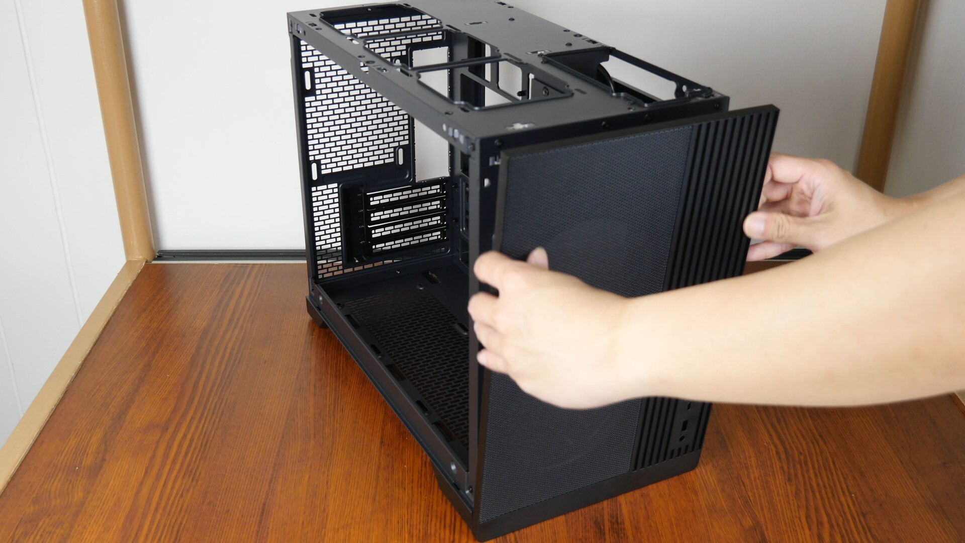 Phanteks XT M3 Front Panel Removal