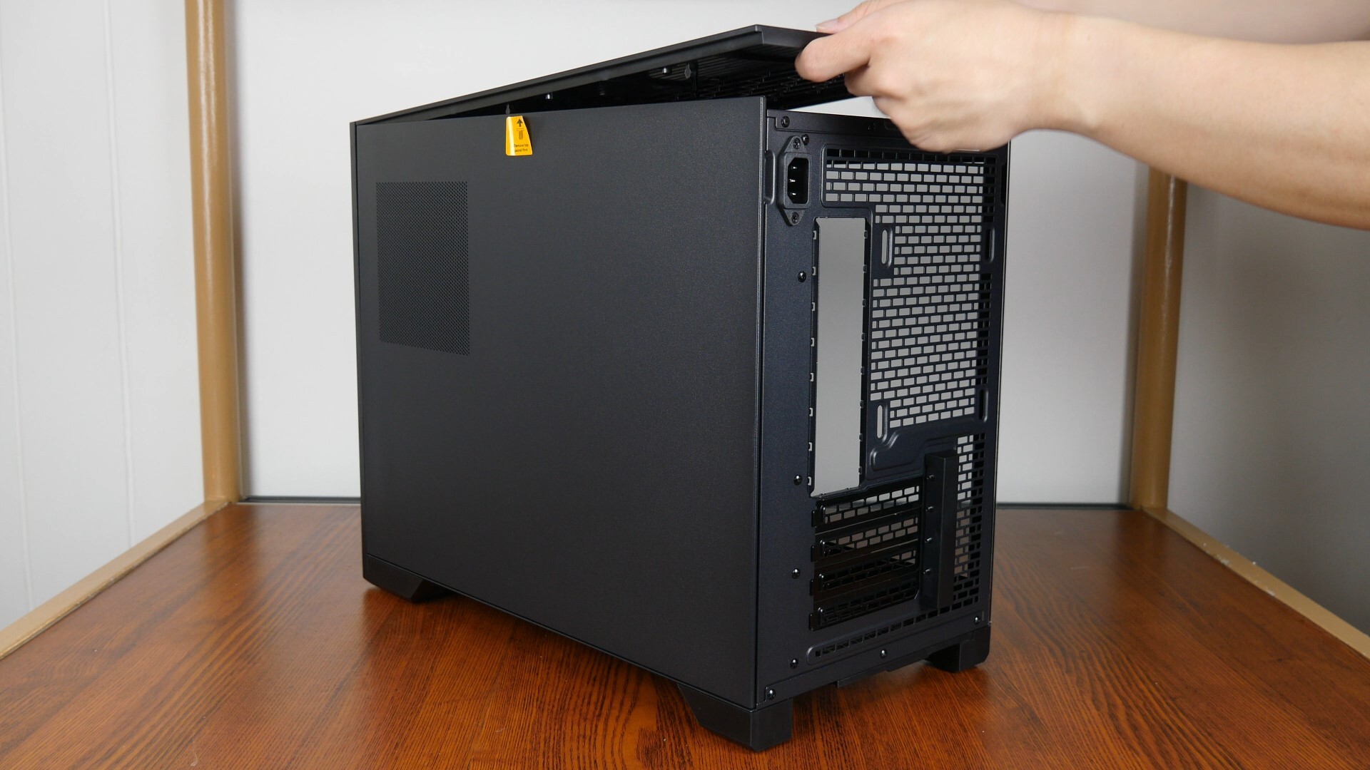 Phanteks XT M3 Top Panel Removal