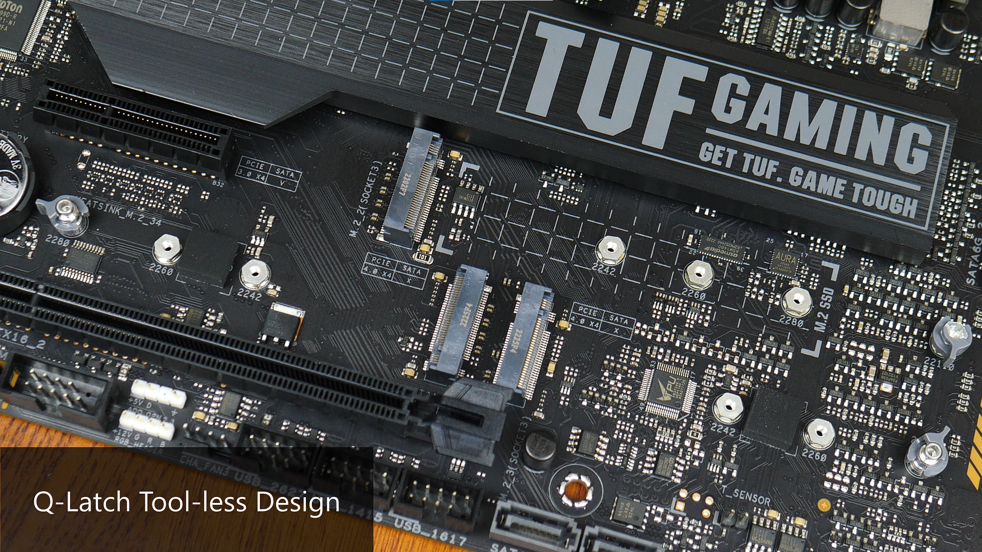ASUS TUF GAMING X670E-PLUS WIFI Q-Latch