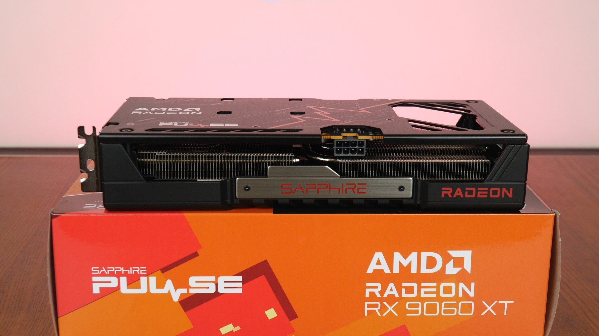 Sapphire PULSE AMD Radeon RX 9060 XT 16GB Aesthetics (Long Edge Top)