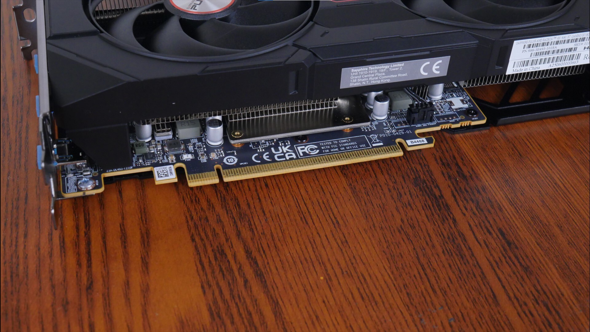 Sapphire PULSE AMD Radeon RX 9060 XT 16GB PCIe Connector