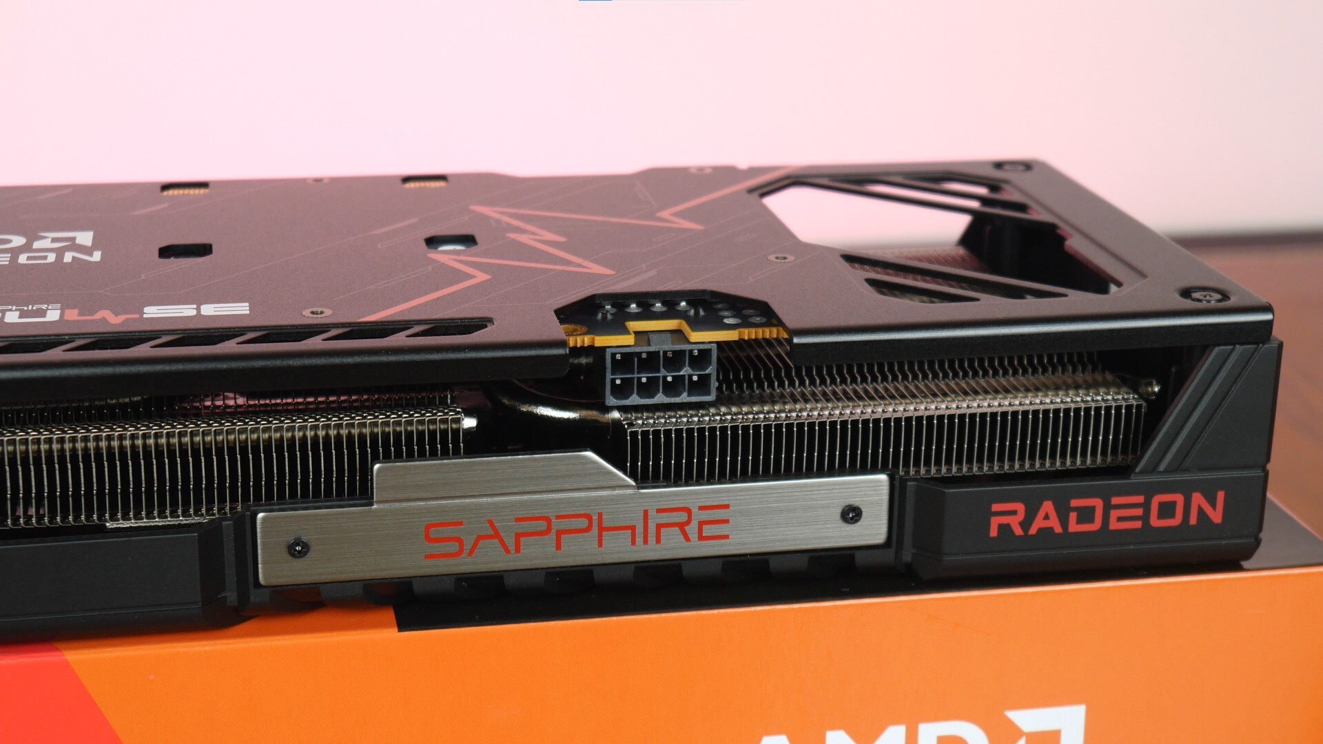 Sapphire PULSE AMD Radeon RX 9060 XT 16GB Power Connector