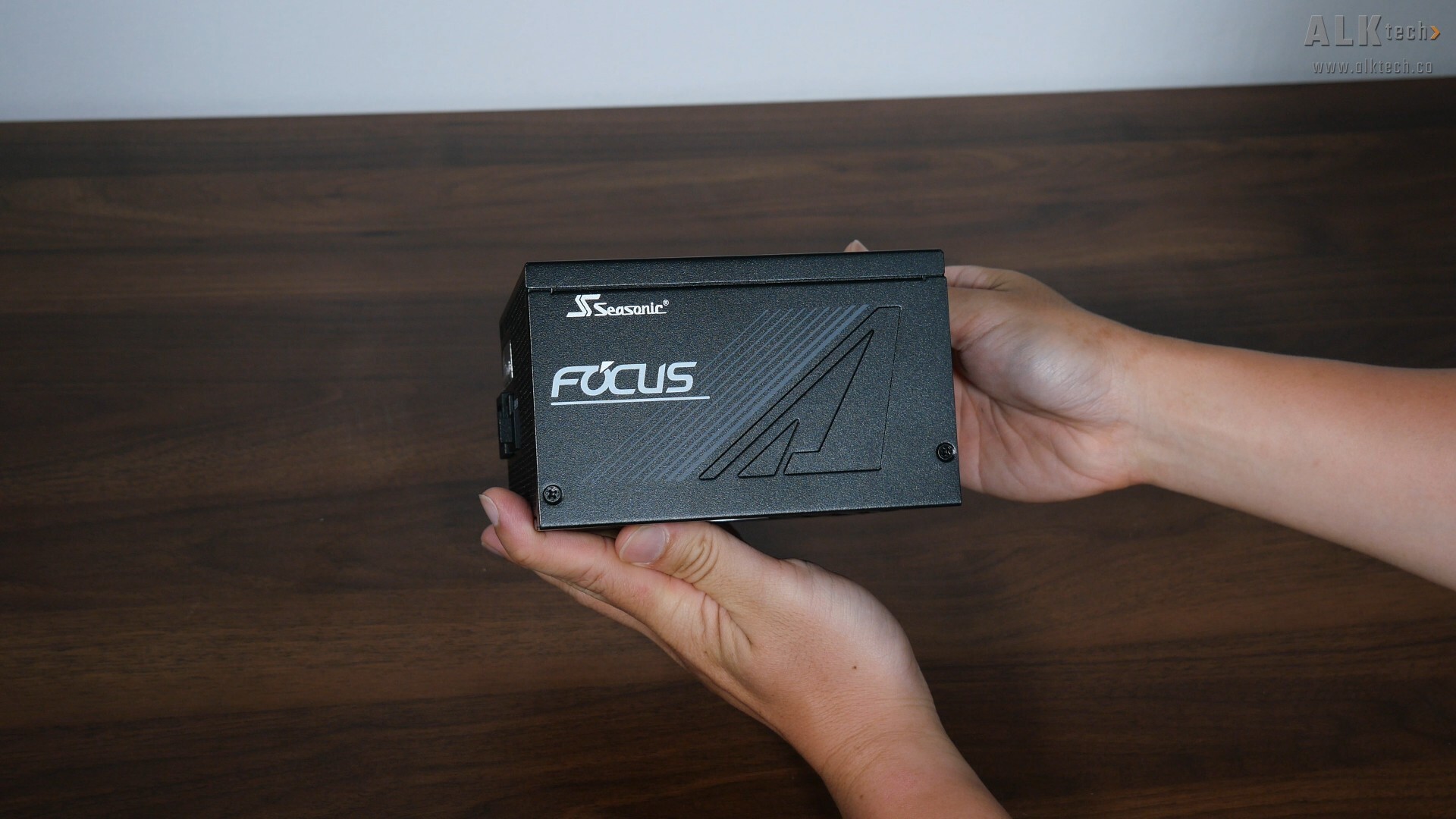 Seasonic Focus GX ATX 3.1 850W Aesthetics (Side)