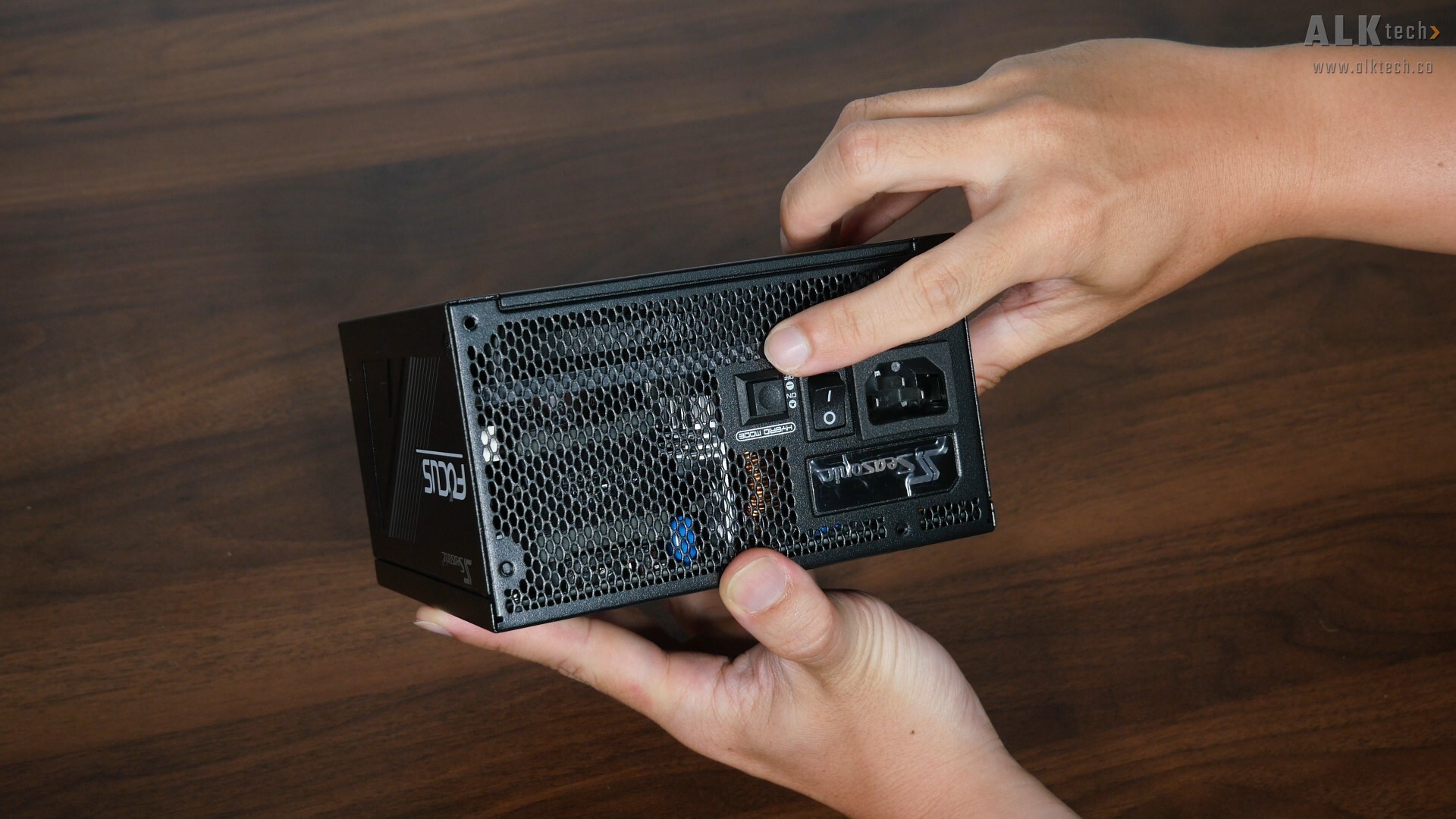 Seasonic Focus GX ATX 3.1 850W Hybrid Mode Button